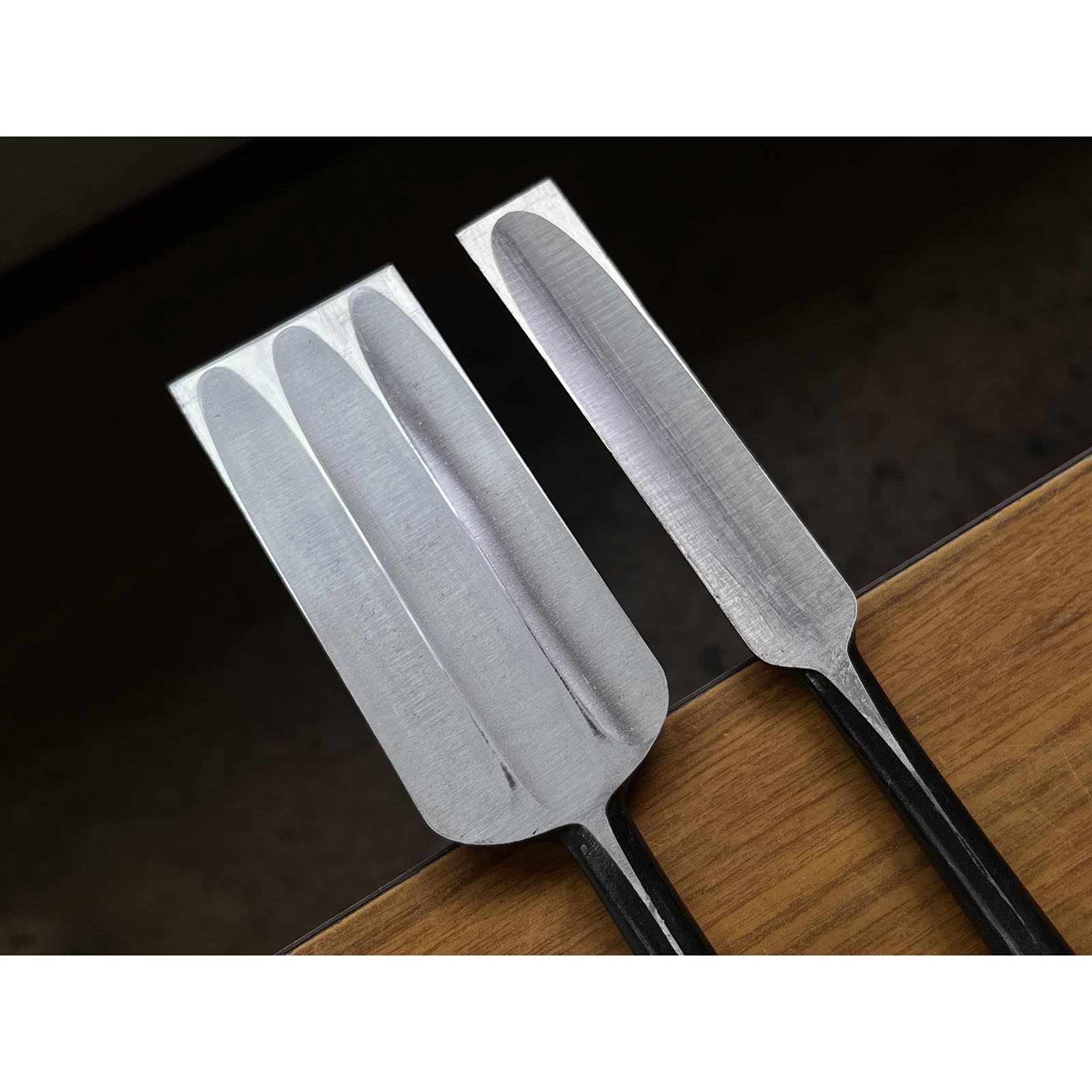 Old stock Takashiba Slick Chisels set (Ootsuki-nomi, Hontsuki-Nomi)  掘出し物 高芝  本突き組鑿  54,24mm