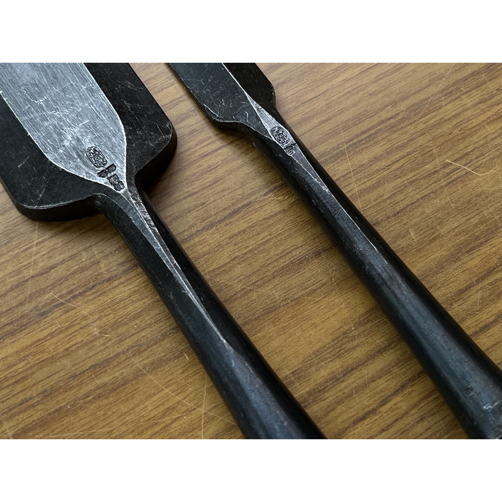 Old stock Takashiba Slick Chisels set (Ootsuki-nomi, Hontsuki-Nomi)  掘出し物 高芝  本突き組鑿  54,24mm
