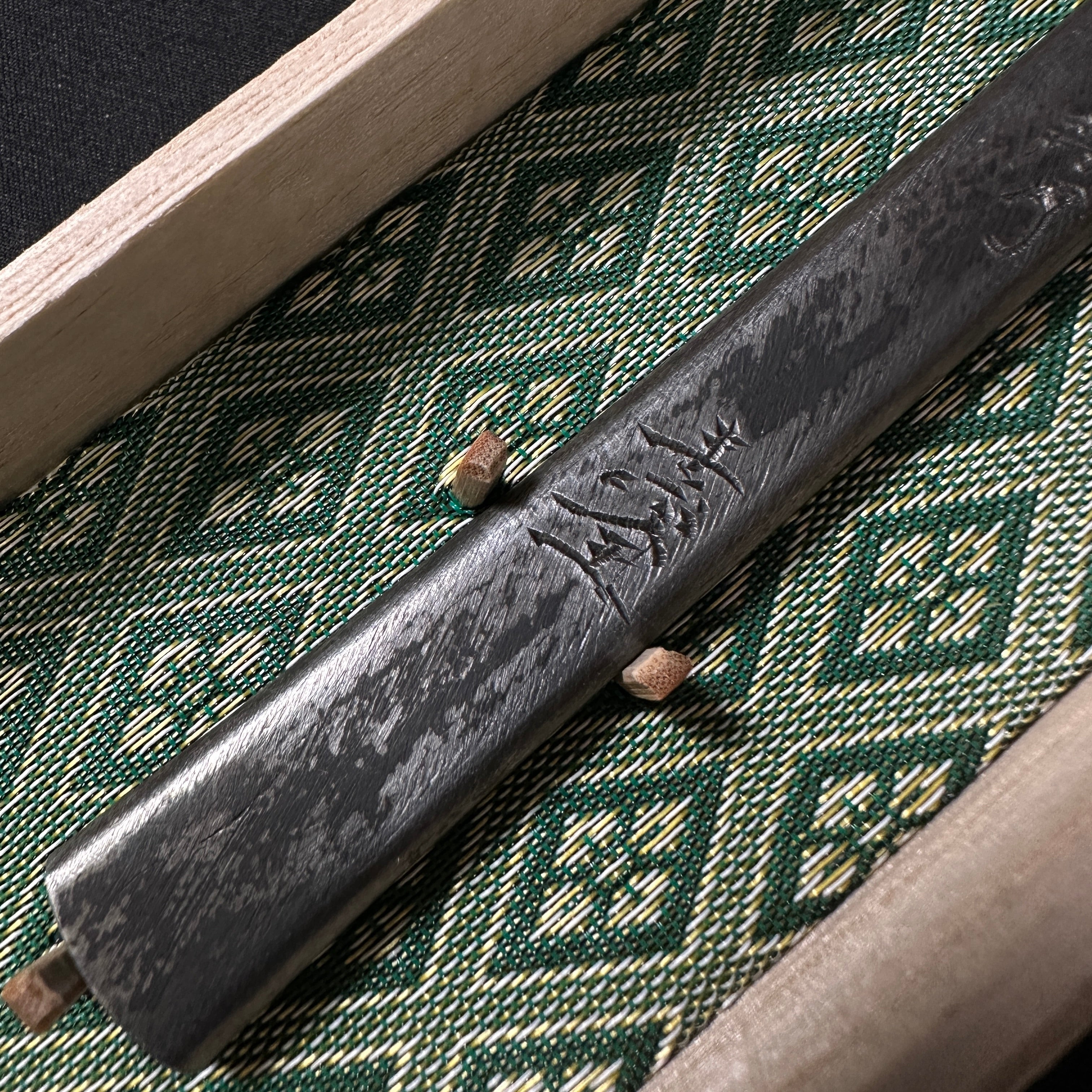 End Spring Right hand Kiridashi kinfe by Sozen Carving     連雨不知春去 範成大 素全作 切出し小刀 右 15mm