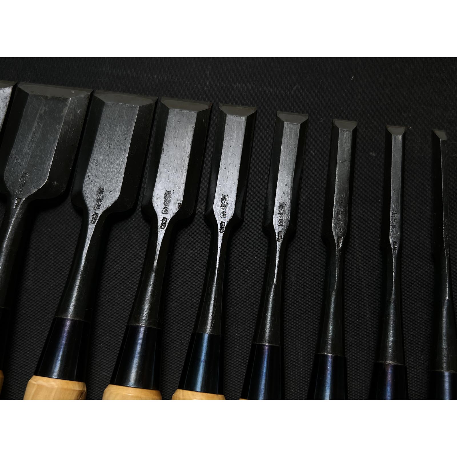 Old stock Yoshitaka Bench chisels set with Boxwood handle 掘出し物 義隆 追入組鑿 黄楊柄  Orenomi