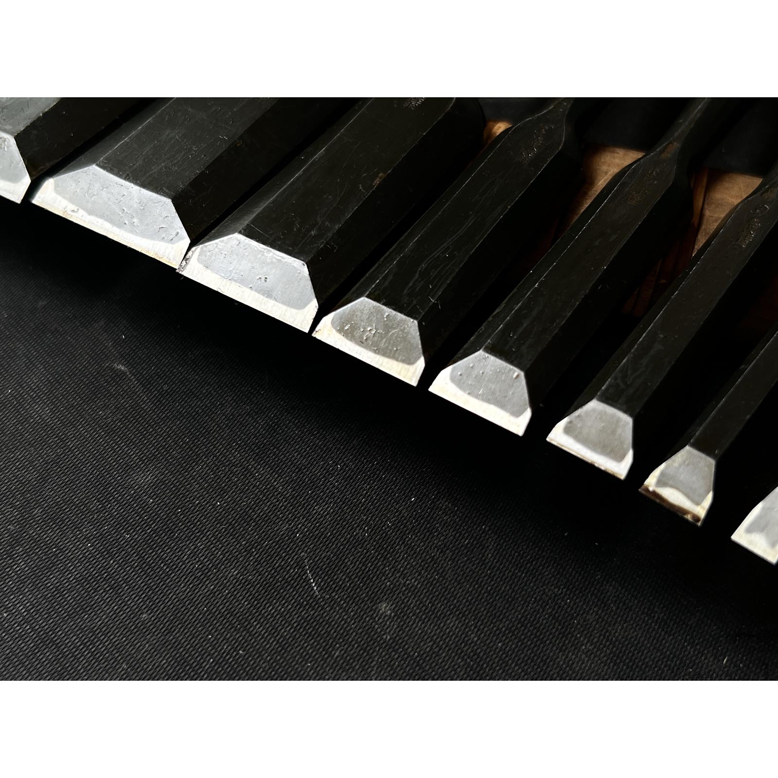 Old stock Yoshitaka Bench chisels set with Boxwood handle 掘出し物 義隆 追入組鑿 黄楊柄  Orenomi