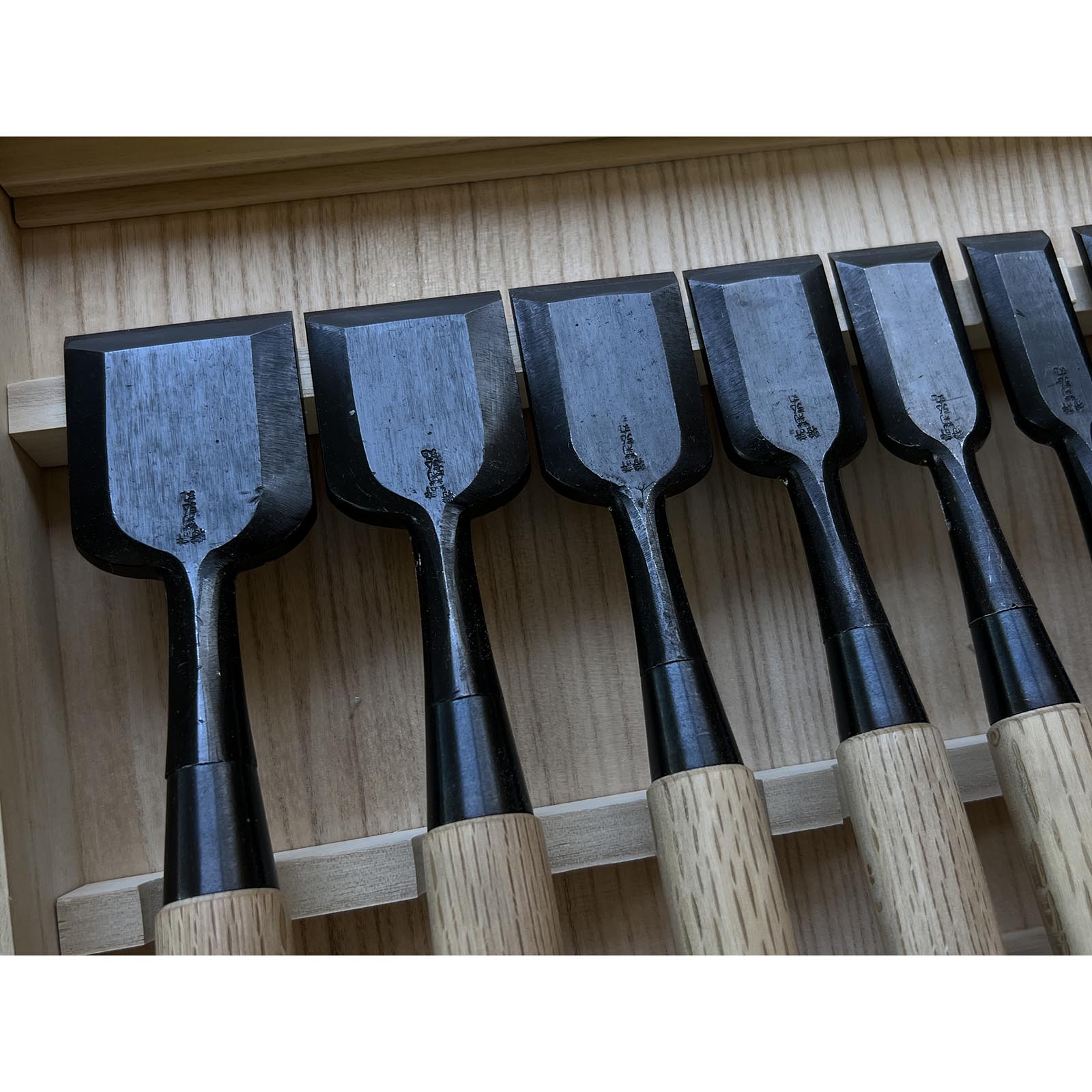 Kikuhiromaru Bench chisels set with White steel (Oirenomi)  菊弘丸 追入鑿15本組