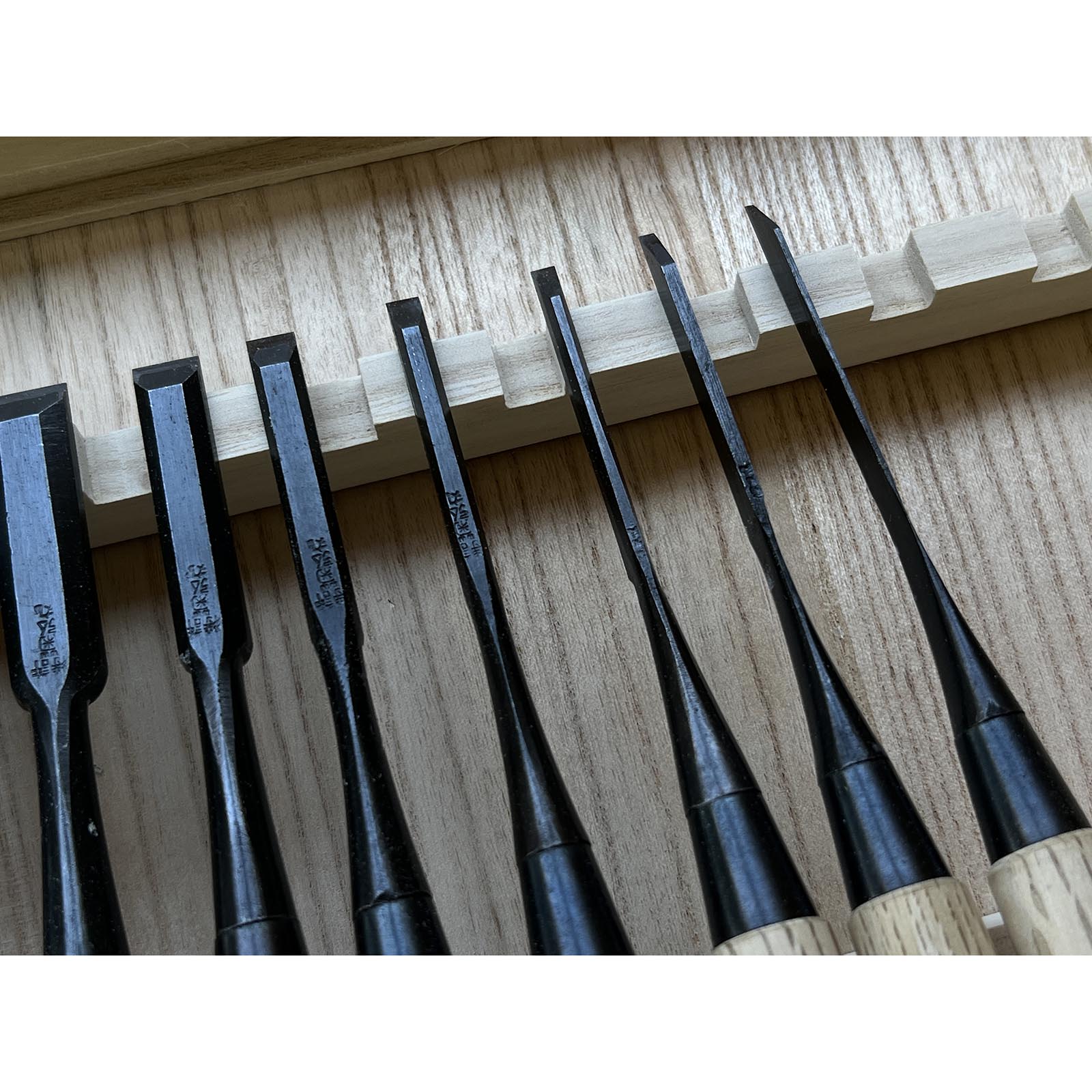 Kikuhiromaru Bench chisels set with White steel (Oirenomi)  菊弘丸 追入鑿15本組