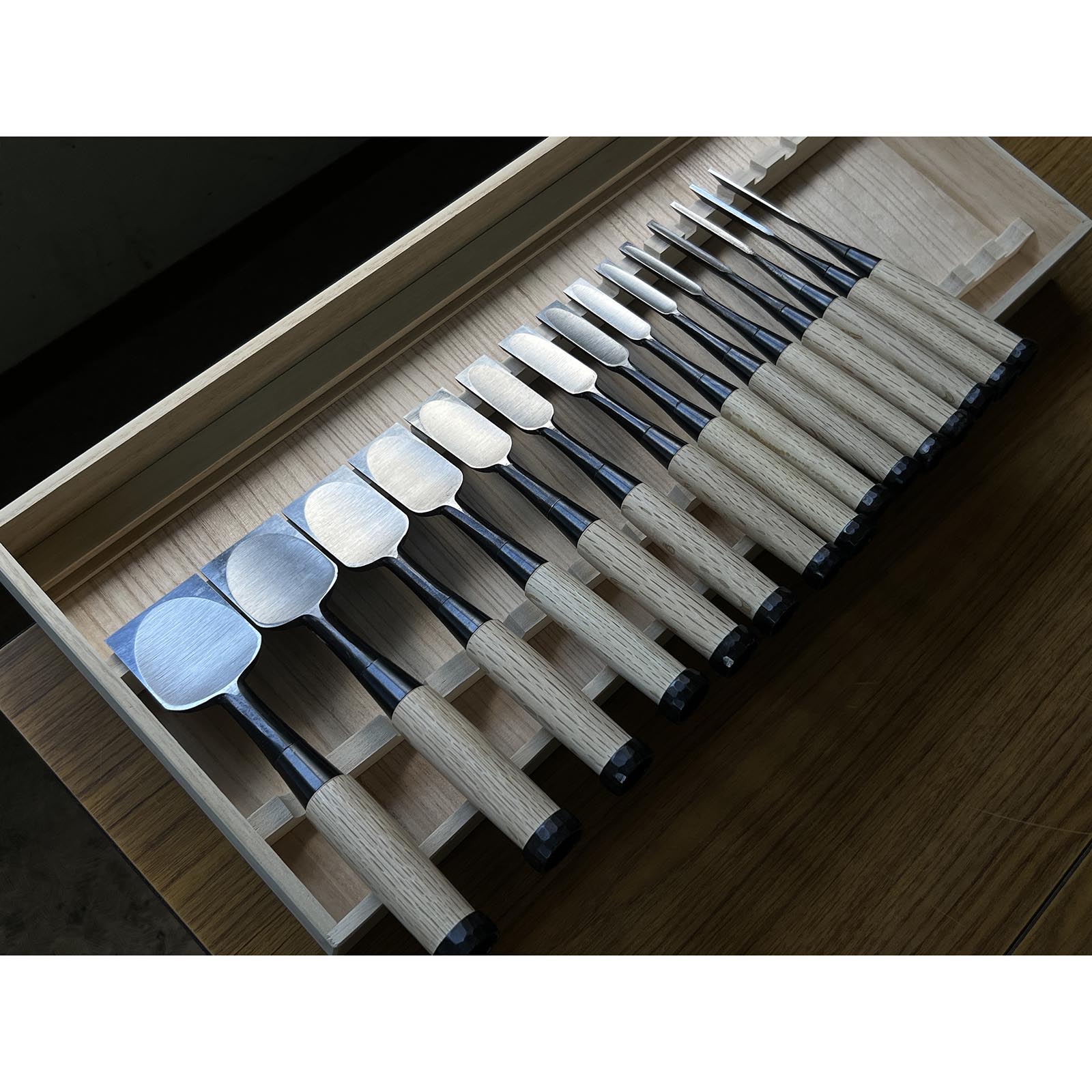 Kikuhiromaru Bench chisels set with White steel (Oirenomi)  菊弘丸 追入鑿15本組
