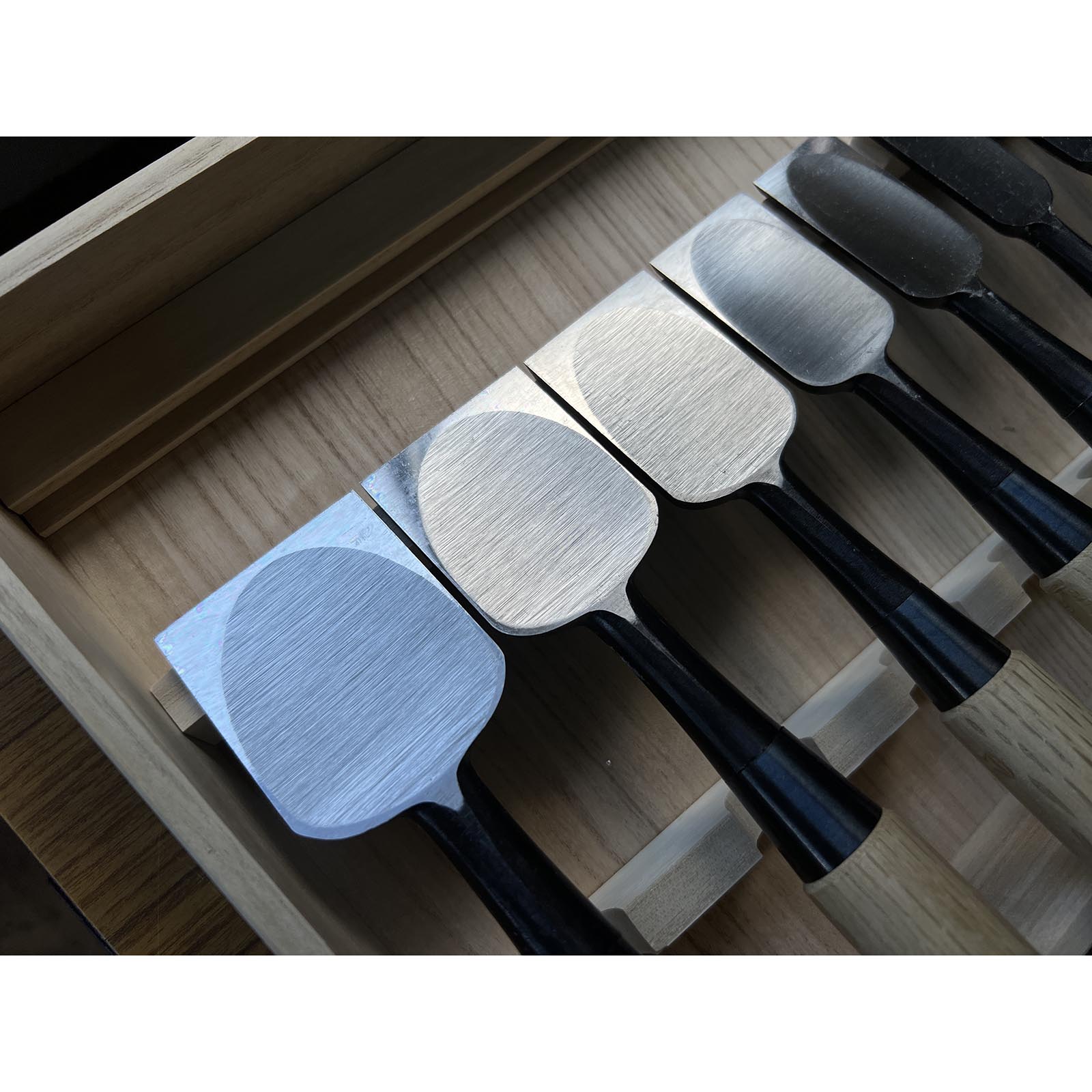 Kikuhiromaru Bench chisels set with White steel (Oirenomi)  菊弘丸 追入鑿15本組