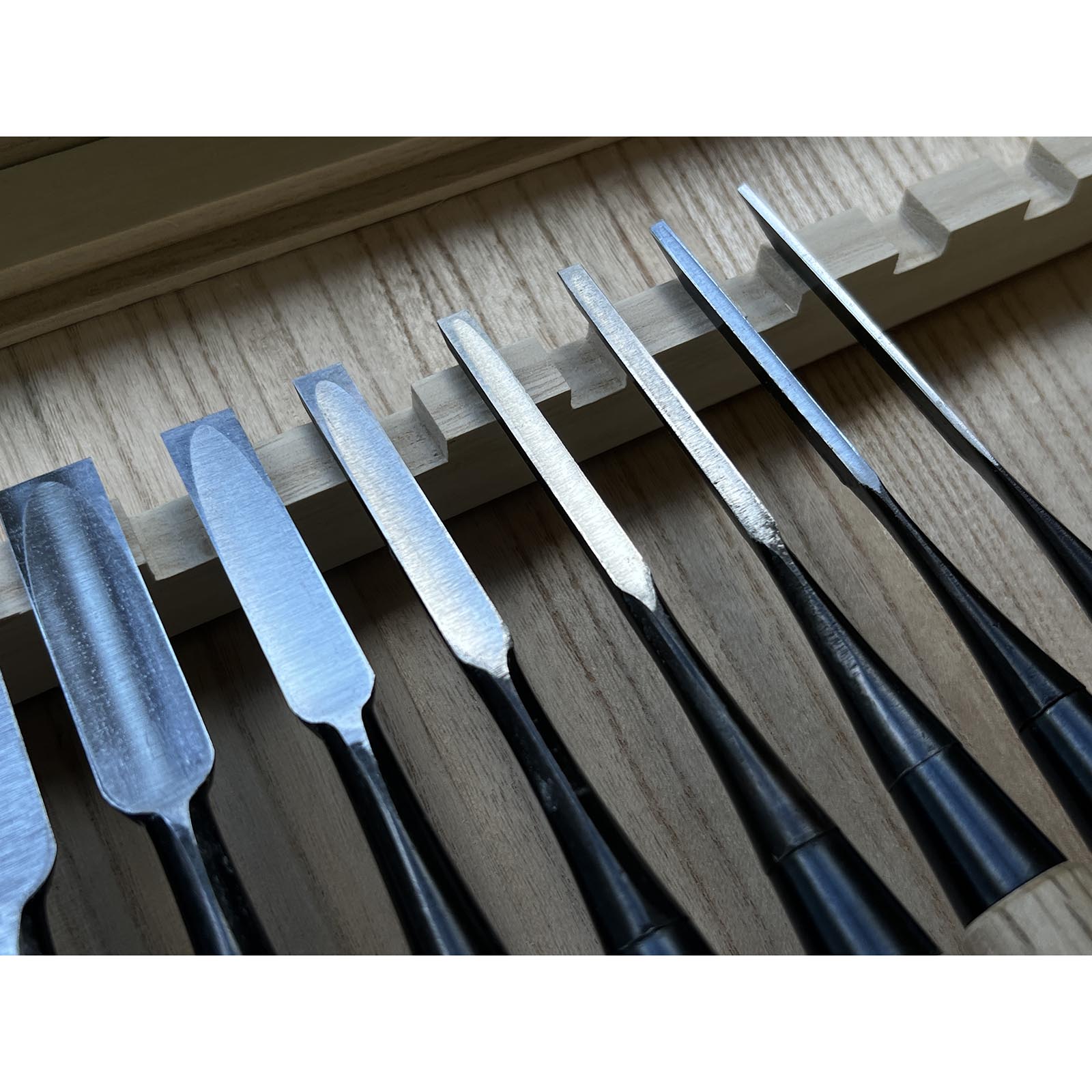 Kikuhiromaru Bench chisels set with White steel (Oirenomi)  菊弘丸 追入鑿15本組