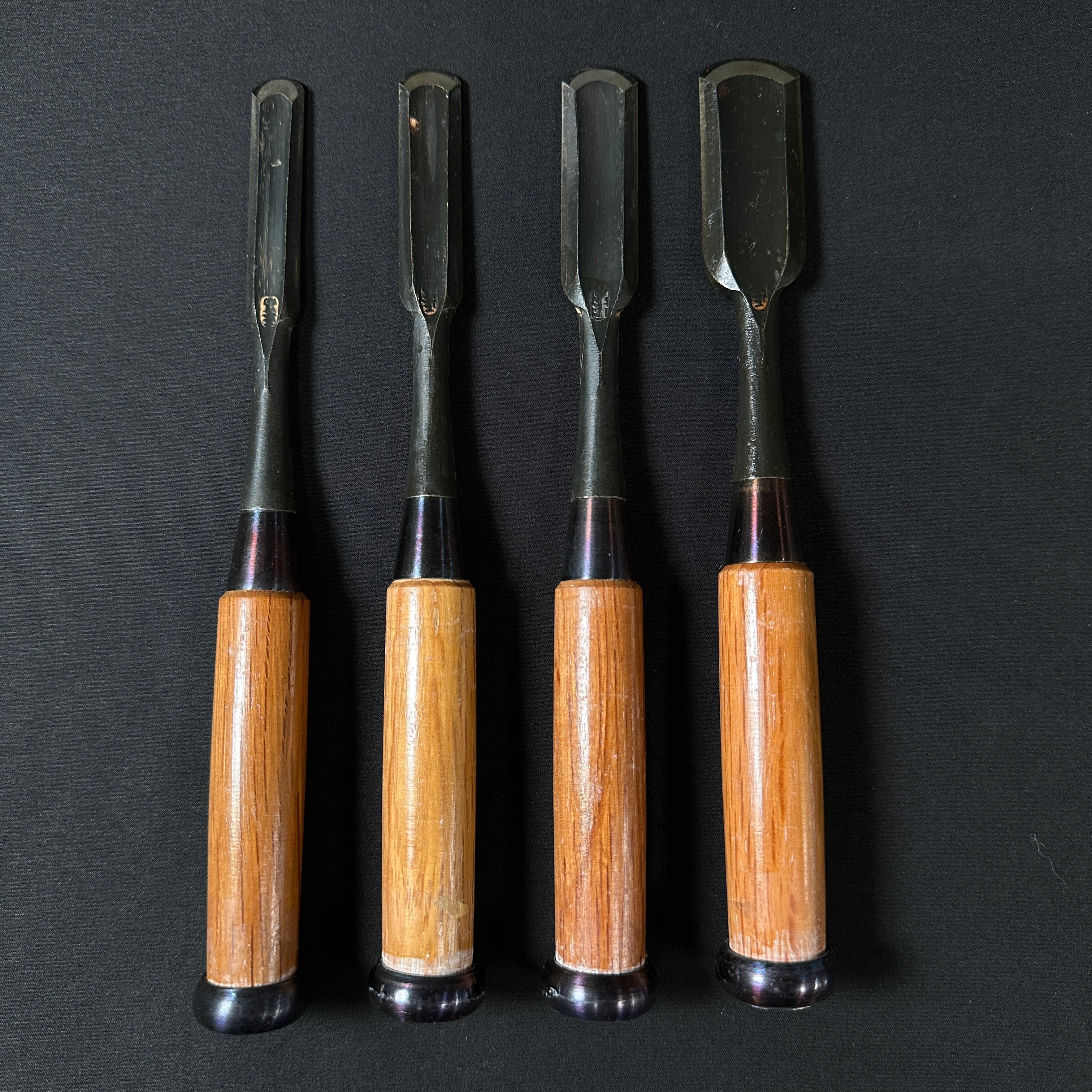 掘出し物 正高 外丸鑿 赤樫柄   Old stock Masataka Outer round chisels with white steel  (Sotomaru)