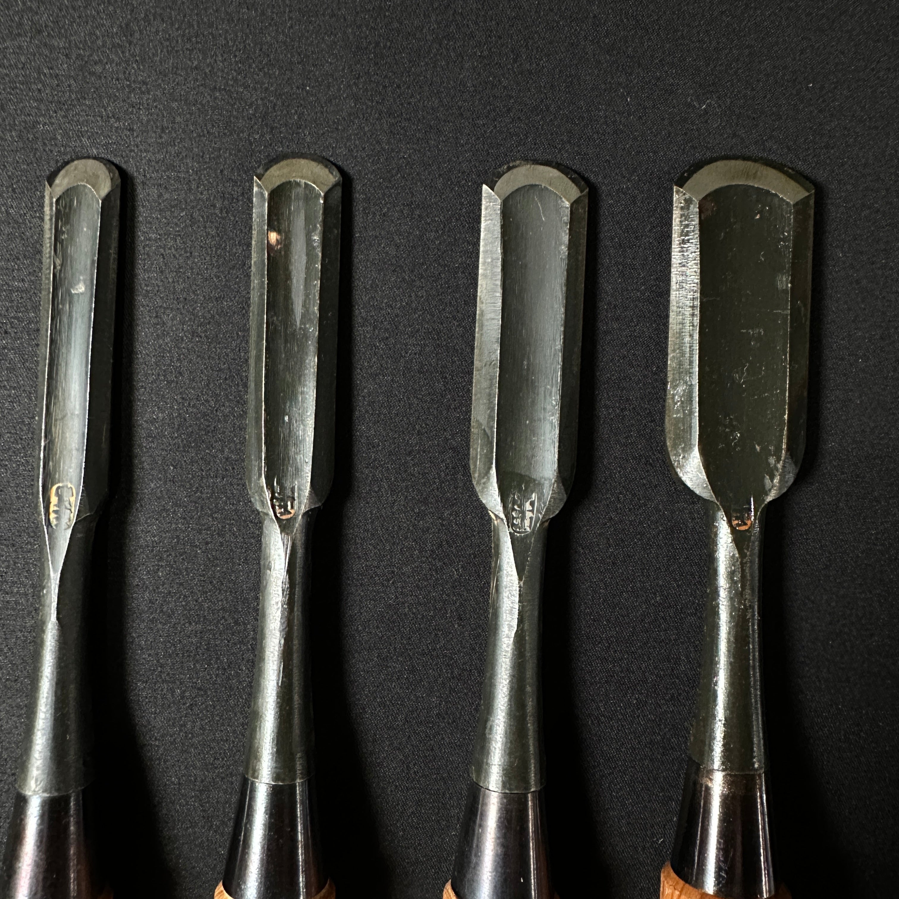 掘出し物 正高 外丸鑿 赤樫柄   Old stock Masataka Outer round chisels with white steel  (Sotomaru)