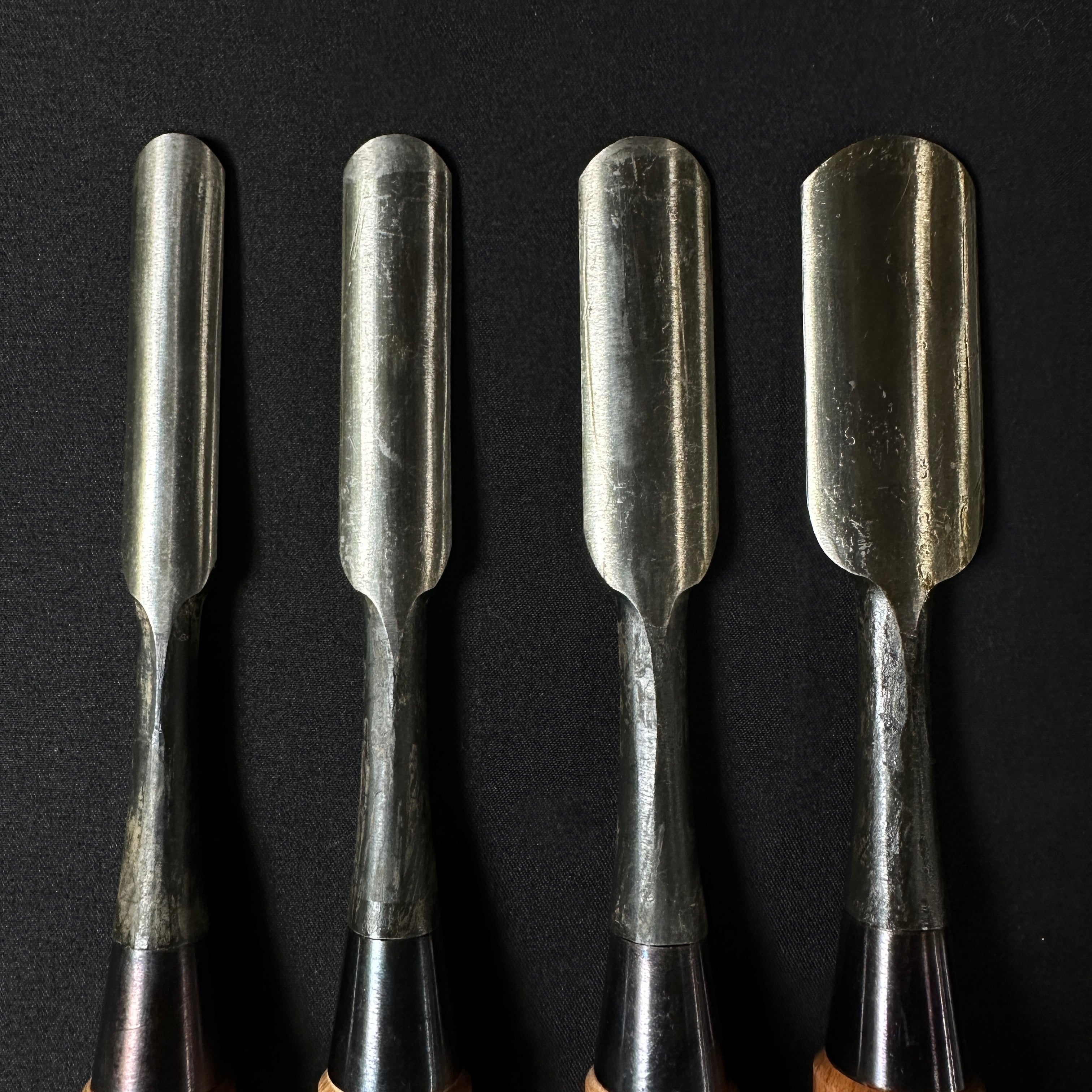 掘出し物 正高 外丸鑿 赤樫柄   Old stock Masataka Outer round chisels with white steel  (Sotomaru)