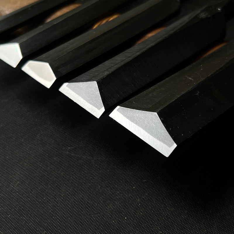 Yoshitaka Dovetail Paring chisels (Usunomi) with white steel 義隆 鎬薄鑿 シノギ