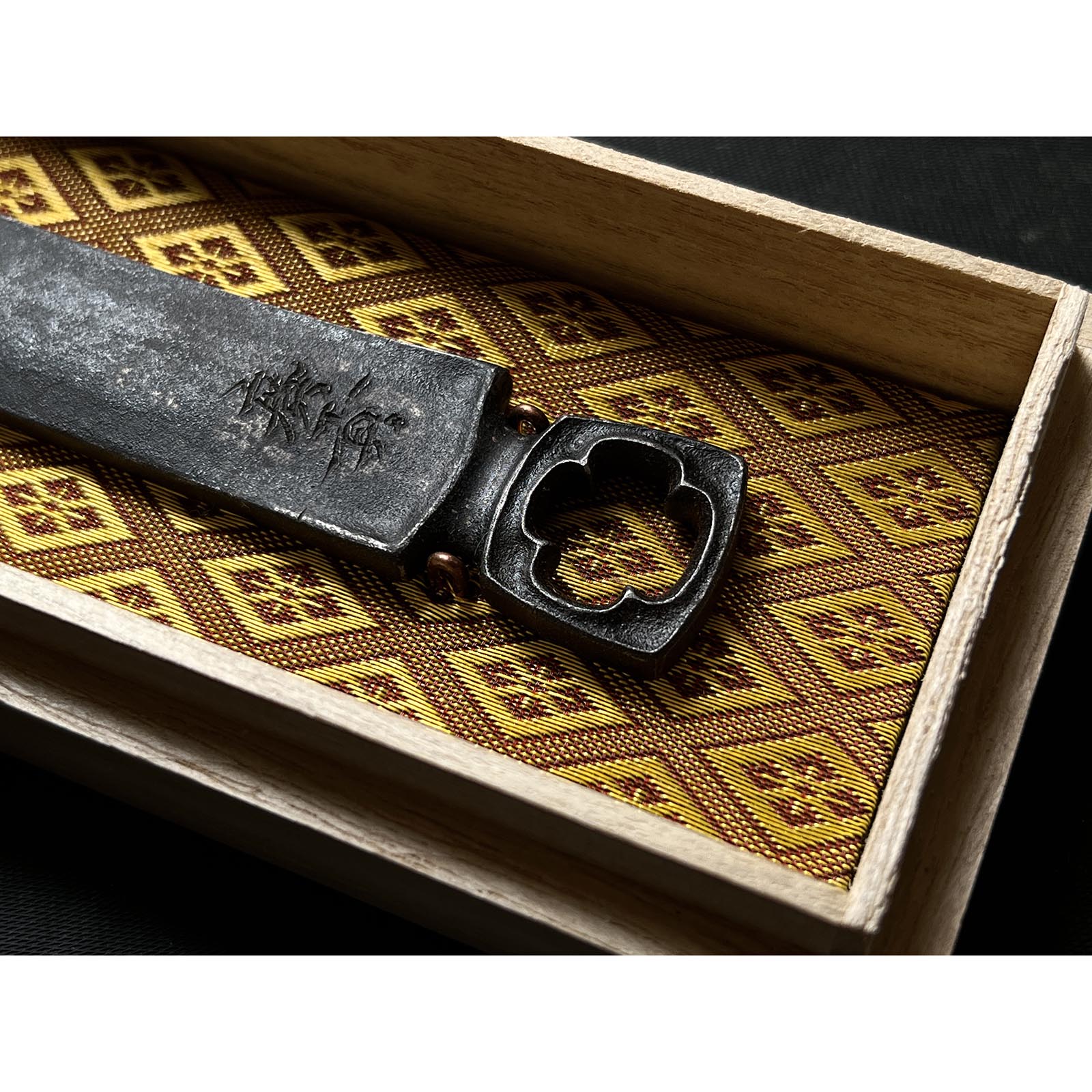Shengtianbanzi-Hirotsugu Right hand Kiridashi by Sozen with Begonia Carving  勝天半子 廣貢 素全作 海棠造 切出し小刀 右 24mm