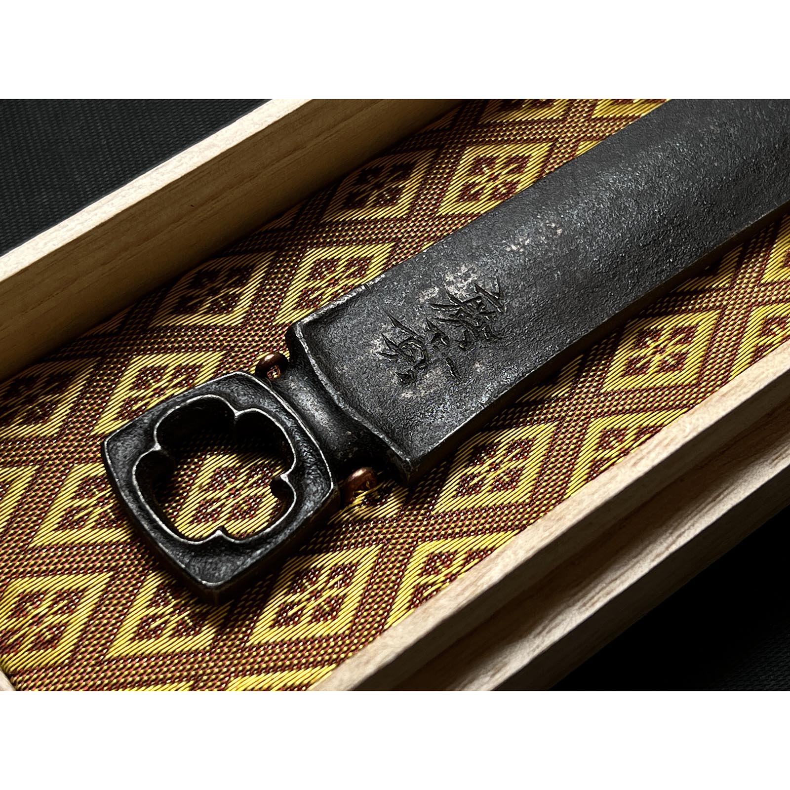 Shengtianbanzi-Hirotsugu Right hand Kiridashi by Sozen with Begonia Carving  勝天半子 廣貢 素全作 海棠造 切出し小刀 右 24mm