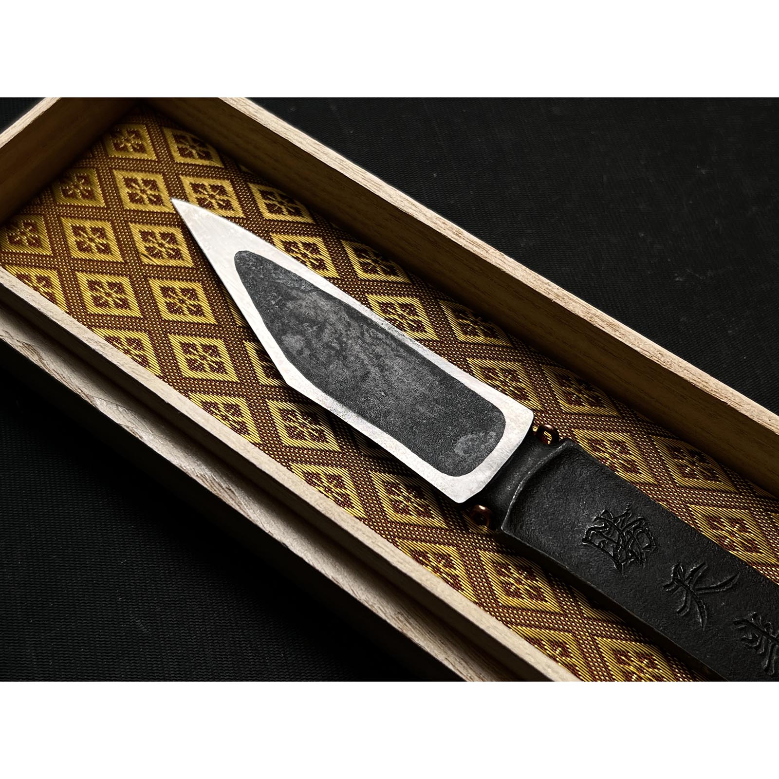 Shengtianbanzi-Hirotsugu Right hand Kiridashi by Sozen with Begonia Carving  勝天半子 廣貢 素全作 海棠造 切出し小刀 右 24mm