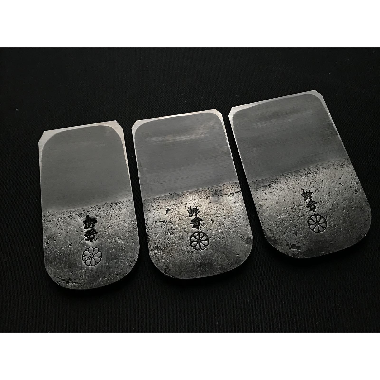 Hyobu Plane Blades (Kanna) by Nakano Takeo with Chipbreaker   中野武夫作 鉋刃 裏金付 兵部 60,65,70mm