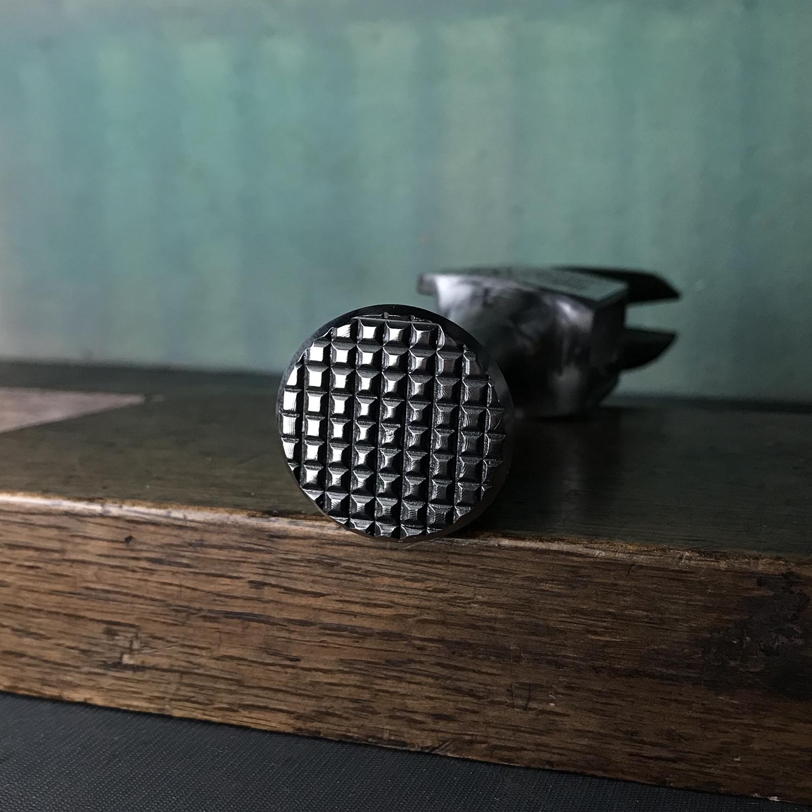 Old stock Dogyu Kariwaku Stainless steel Hammers with Thor carving  掘出し物 土牛 雷神彫入 ステンレス仮枠ハンマー 滑り止め付