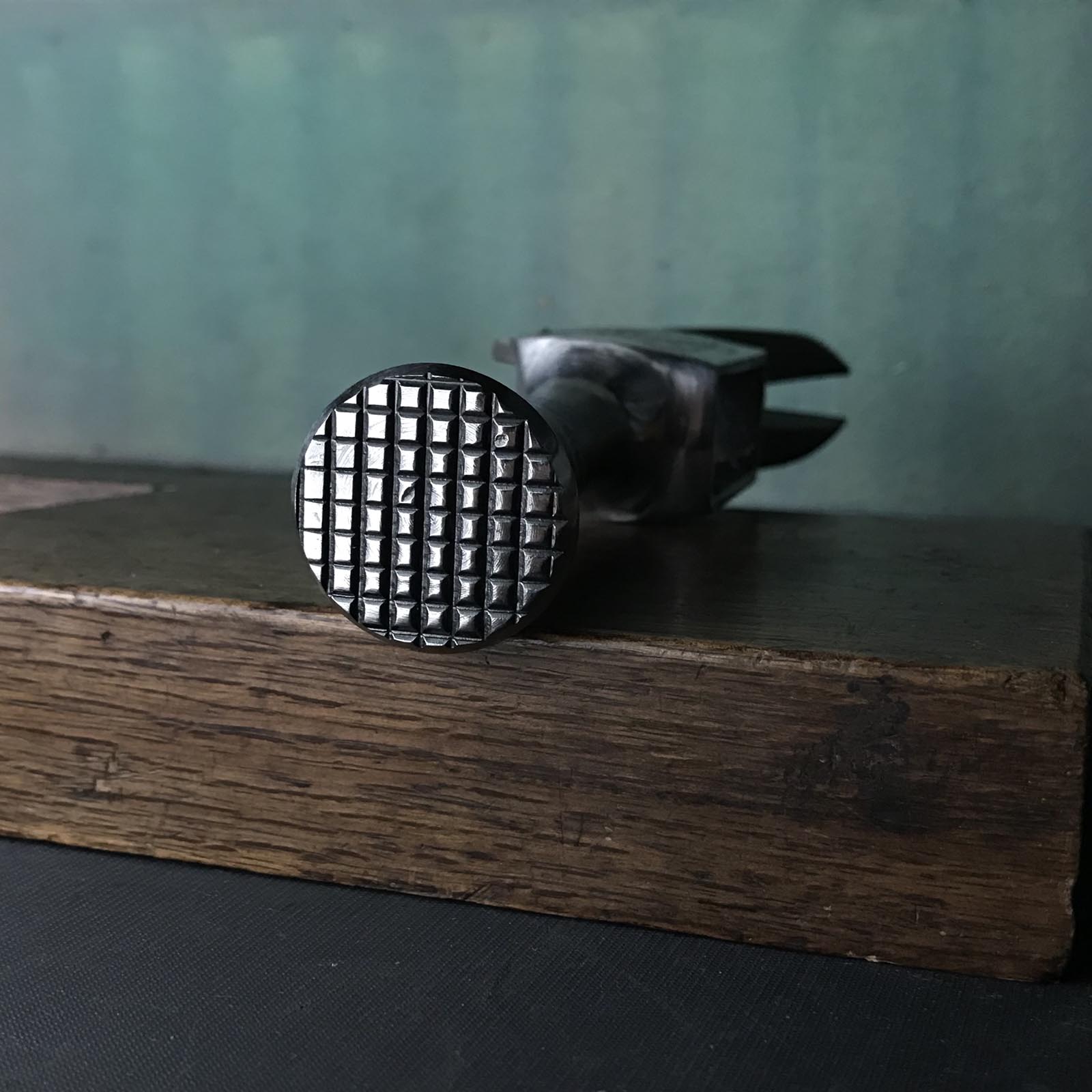 Old stock Dogyu #2 Kariwaku Stainless steel Hammers with tiger carving  掘出し物 土牛 虎彫入 ステンレス仮枠ハンマー 滑り止め付