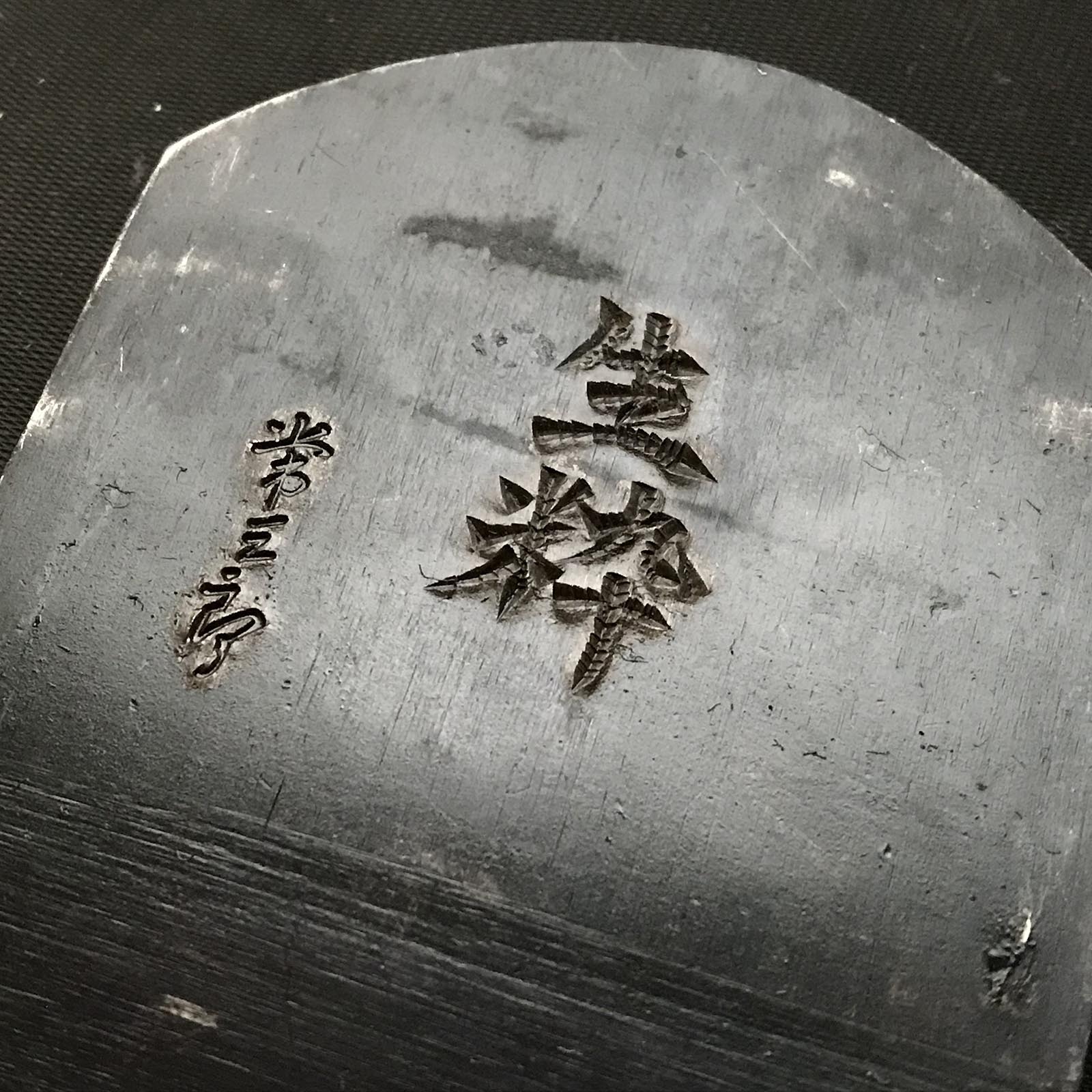 喜水常三郎 鉋（カンナ）付 紅樫台 常三郎作 生粋仕上げ 鉋本赤樫台 70mm – YAMASUKE KurashigeTools