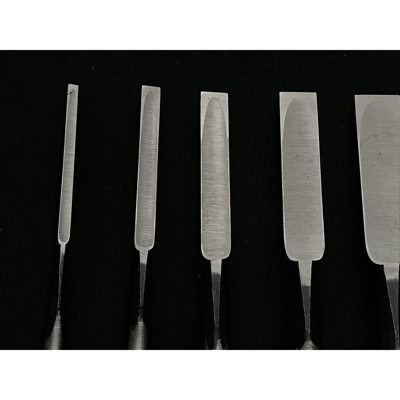 Old stock Kuroda Bench chisels set by 2th generation 掘出し物 黒田の盃 追入組鑿 桐箱 –  YAMASUKE KurashigeTools