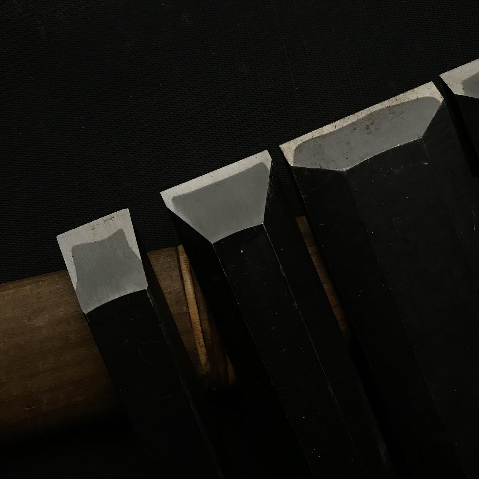 Old stock Hidari-Ichikuni Timber chisel with white steel 掘出し物 左市國 叩鑿 Tatakinomi