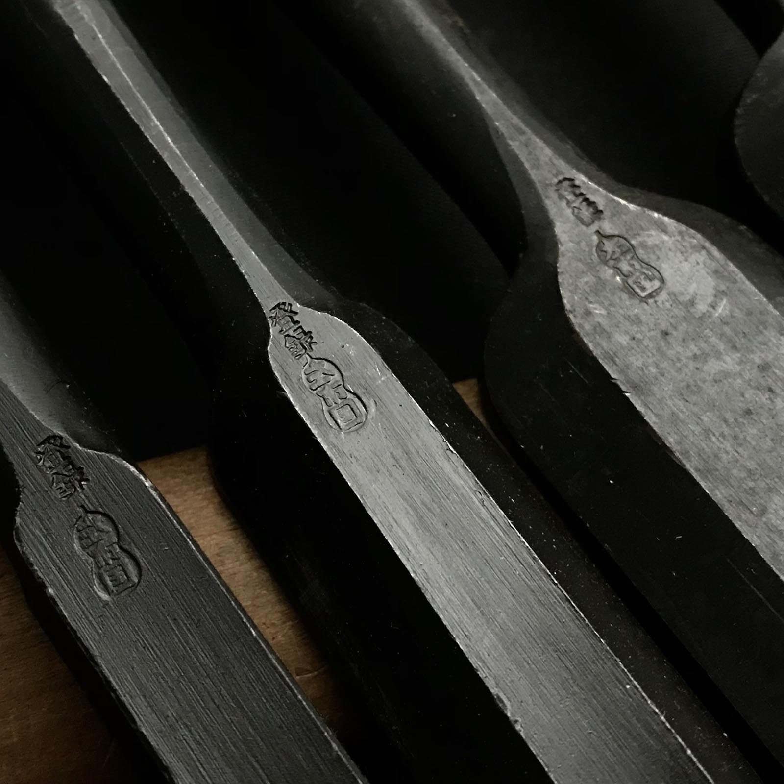 Old stock Hidari-Ichikuni Timber chisel with white steel 掘出し物 左市國 叩鑿 Tatakinomi