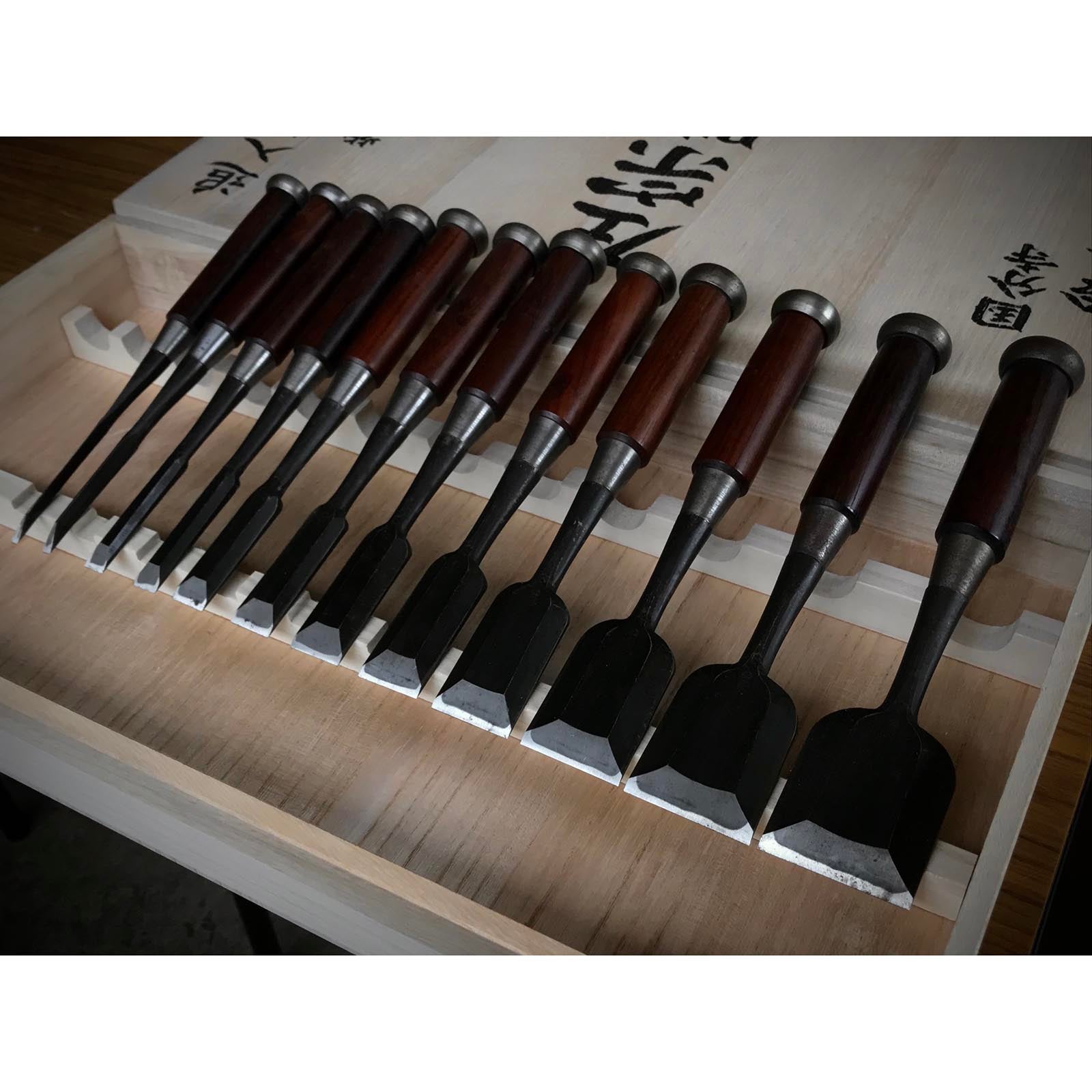 Old stock Hidari-Munekatsu Bench chisels set by Suzuki Shousuke  掘出し物 左宗勝 鈴木章助作 追入組鑿  Orenomi