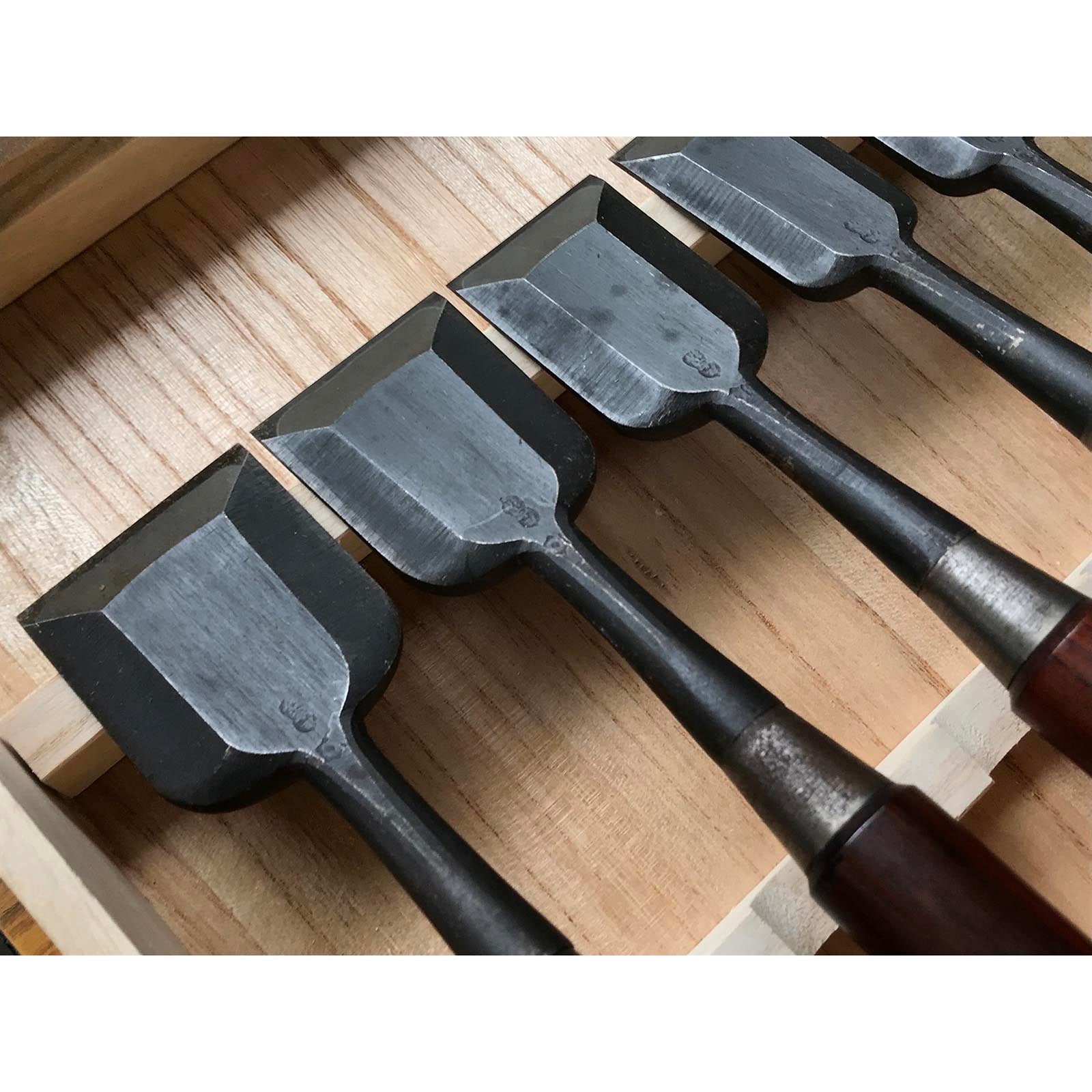 Old stock Hidari-Munekatsu Bench chisels set by Suzuki Shousuke  掘出し物 左宗勝 鈴木章助作 追入組鑿  Orenomi