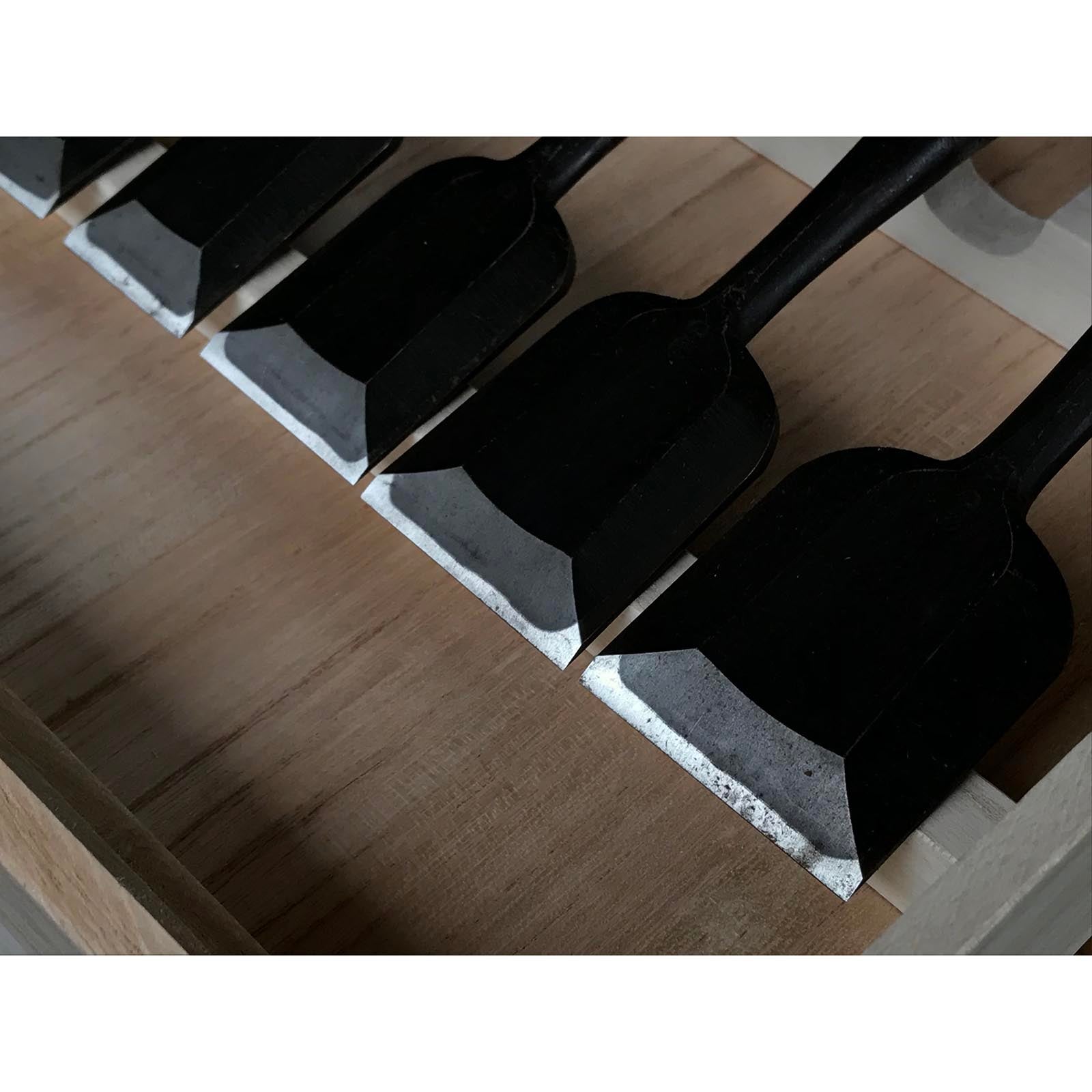 Old stock Hidari-Munekatsu Bench chisels set by Suzuki Shousuke  掘出し物 左宗勝 鈴木章助作 追入組鑿  Orenomi