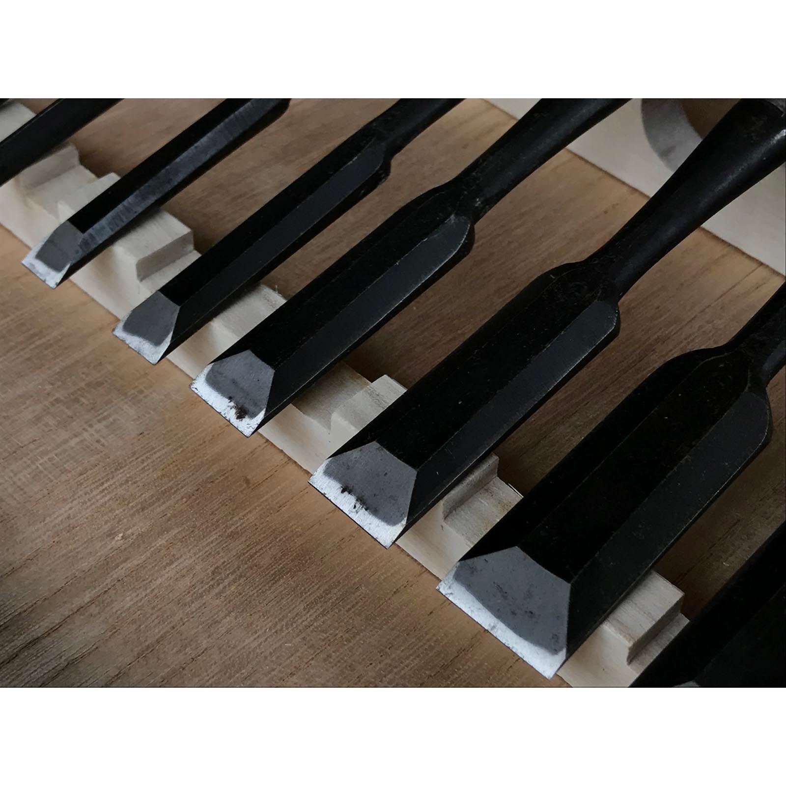 Old stock Hidari-Munekatsu Bench chisels set by Suzuki Shousuke  掘出し物 左宗勝 鈴木章助作 追入組鑿  Orenomi