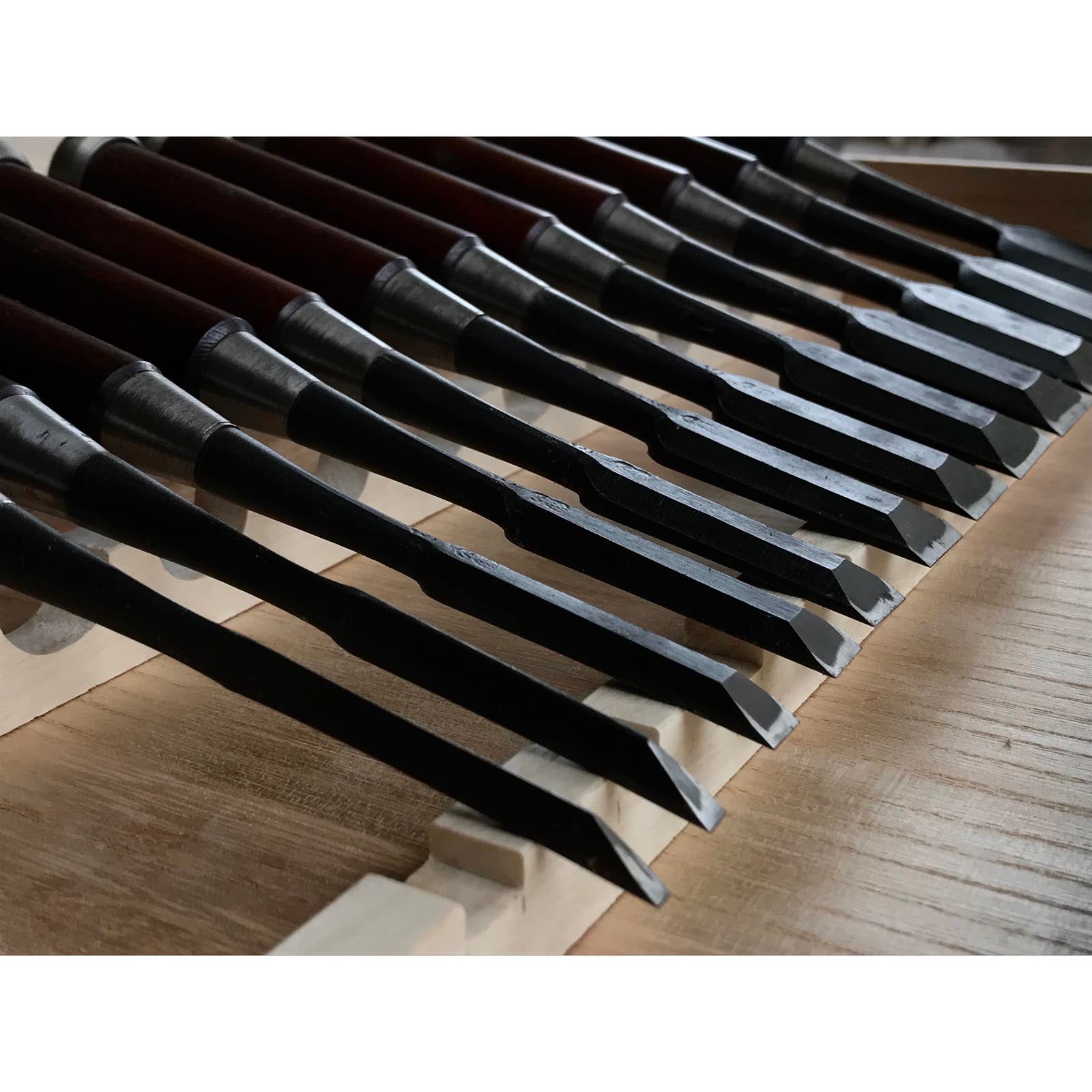 Old stock Hidari-Munekatsu Bench chisels set by Suzuki Shousuke  掘出し物 左宗勝 鈴木章助作 追入組鑿  Orenomi