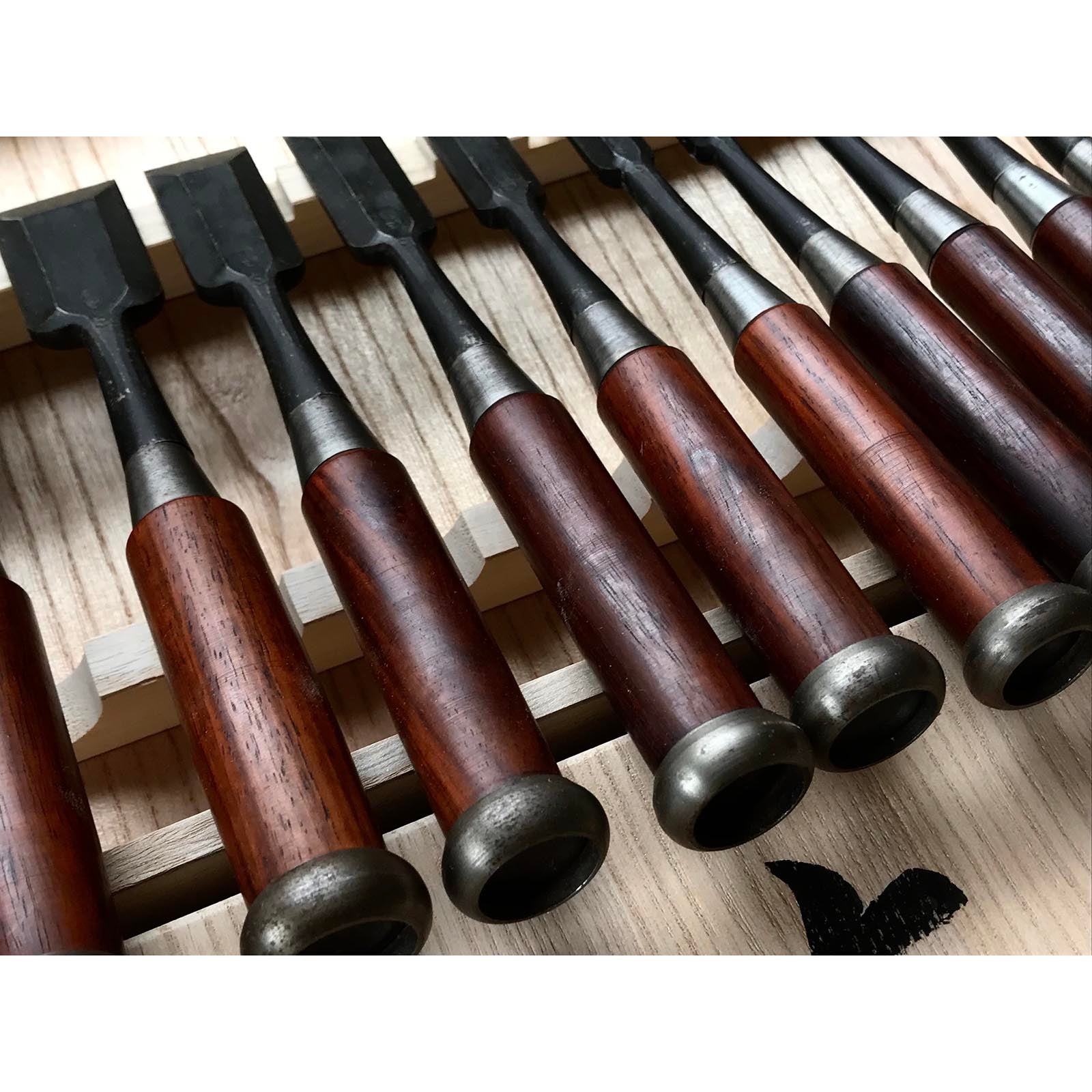 Old stock Hidari-Munekatsu Bench chisels set by Suzuki Shousuke  掘出し物 左宗勝 鈴木章助作 追入組鑿  Orenomi