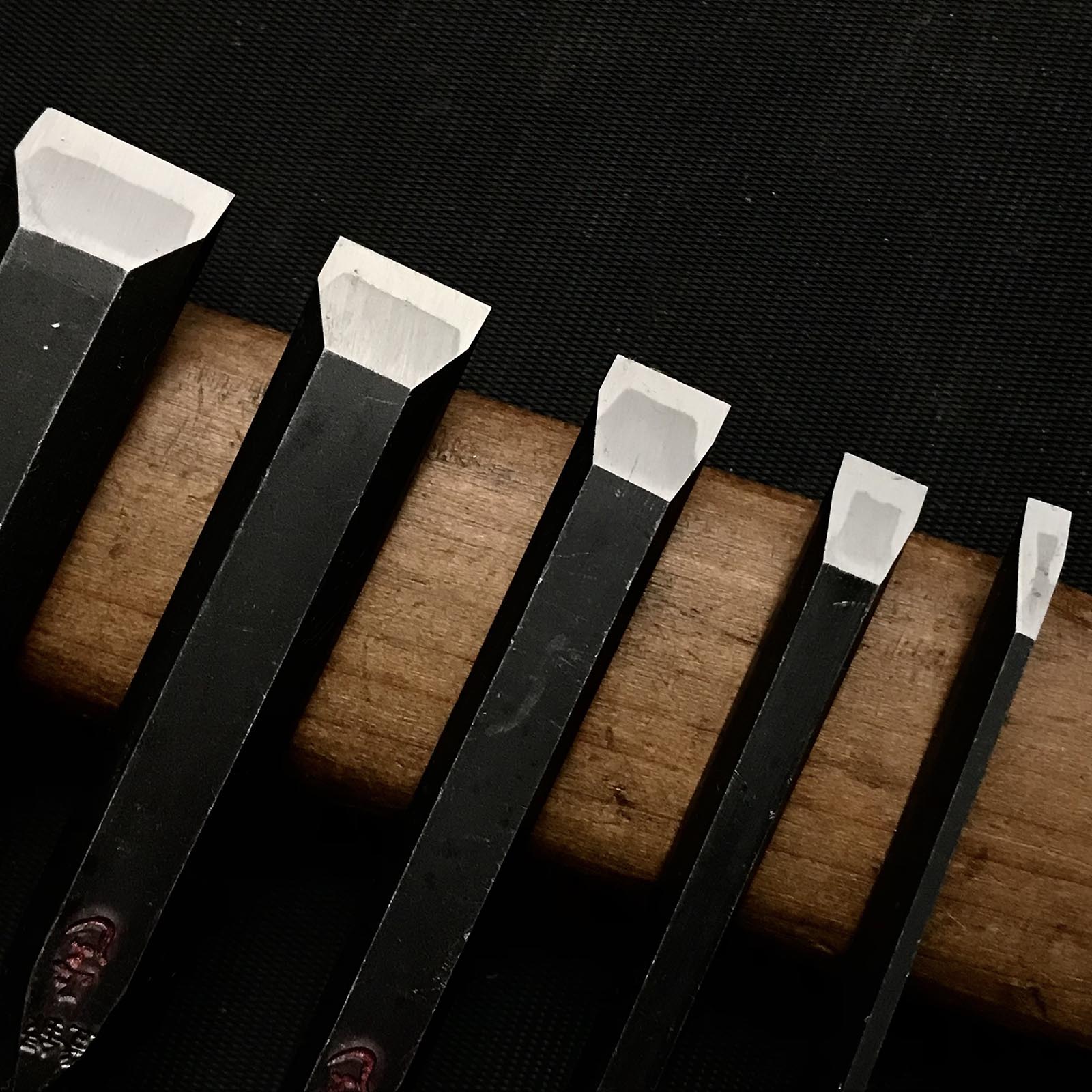 旧正吉 卓上ノミセット 木箱付 掘り出し物 正よし 追入組鑿 桐箱付 おいれのみ