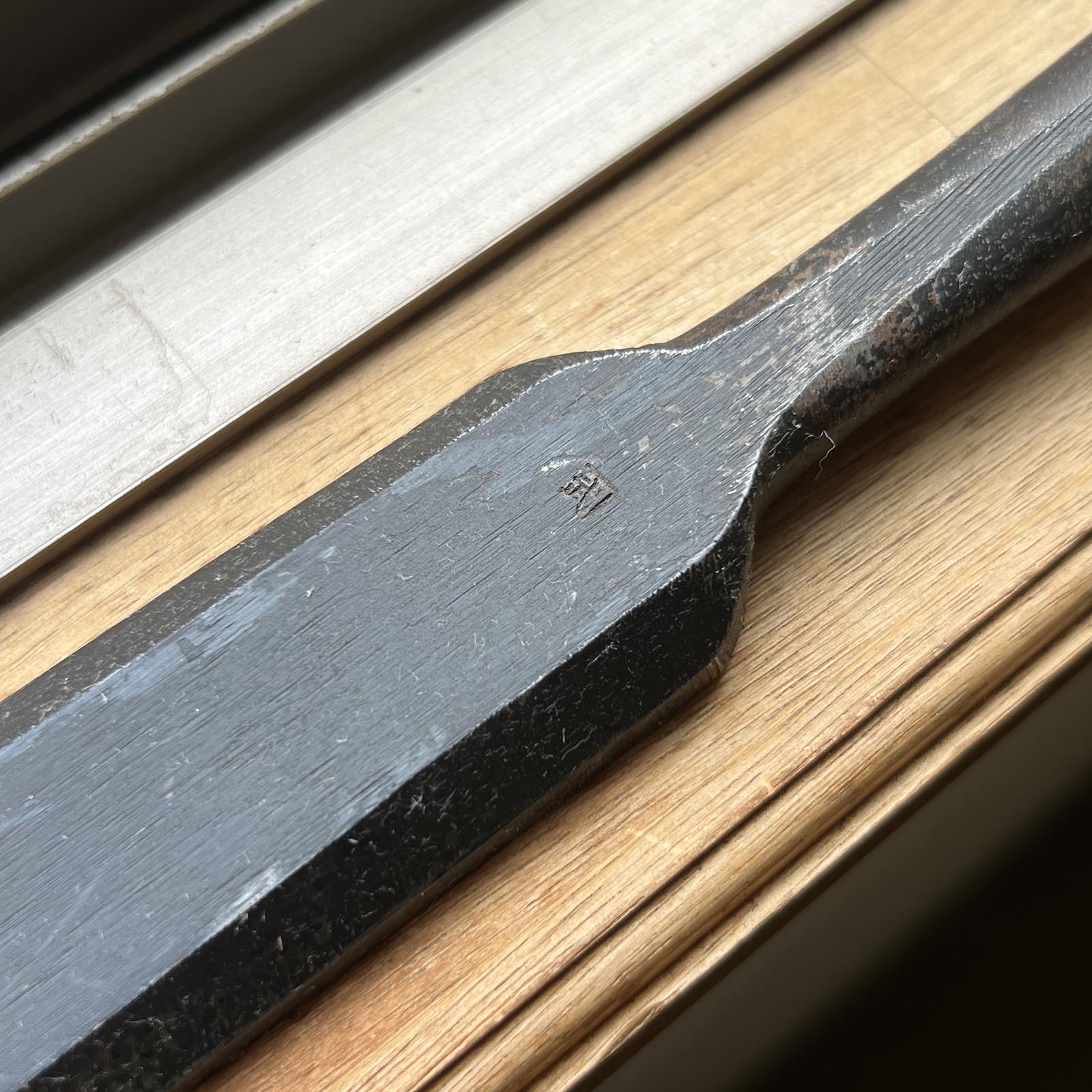 Kanetake Long neck Timber chisels by Takahashi Norikazu with boxwood h