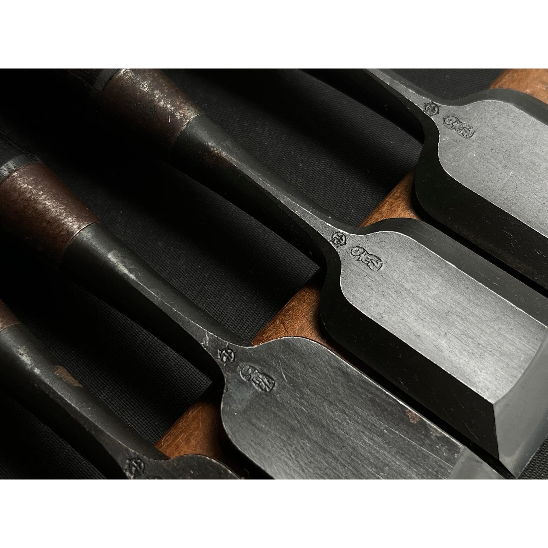 Used Hidari Ichihiro Second Generation Kakuuchi Bench chisels set 中古 月市弘 二代目左市弘山崎勇作 角打追入組鑿  Oirenomi