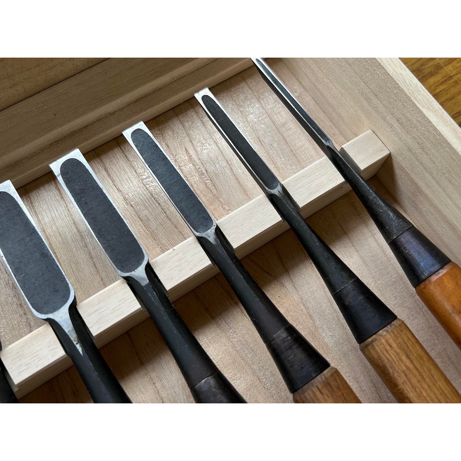 Lightly used Hidari Ichihiro Second Generation＆Kiyotada Kakuuchi Bench chisels set 中古 市弘&清忠 二代目左市弘山崎勇、嶋村幸三郎作 角打追入組鑿  Oirenomi