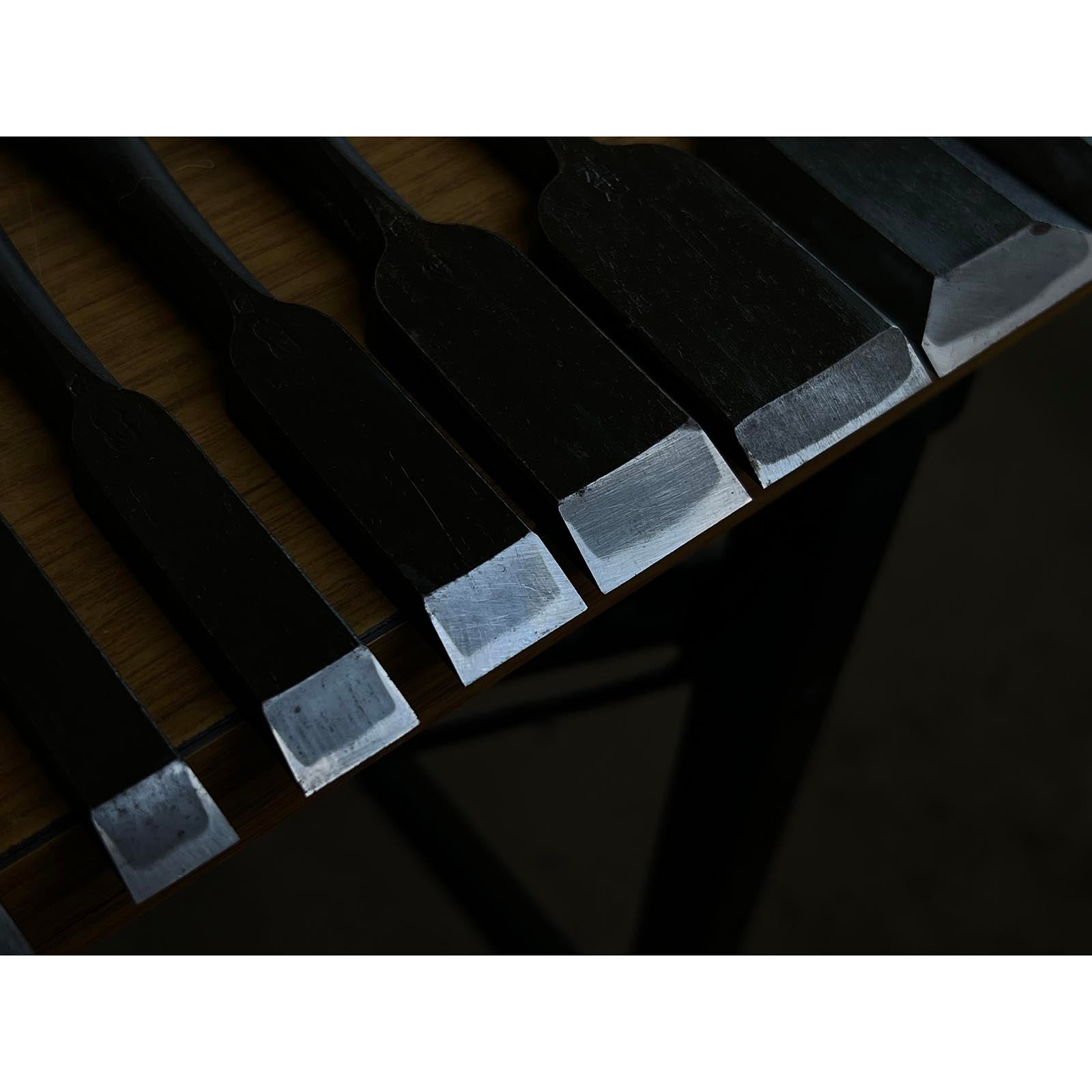 Lightly used Hidari Ichihiro Second Generation＆Kiyotada Kakuuchi Bench chisels set 中古 市弘&清忠 二代目左市弘山崎勇、嶋村幸三郎作 角打追入組鑿  Oirenomi