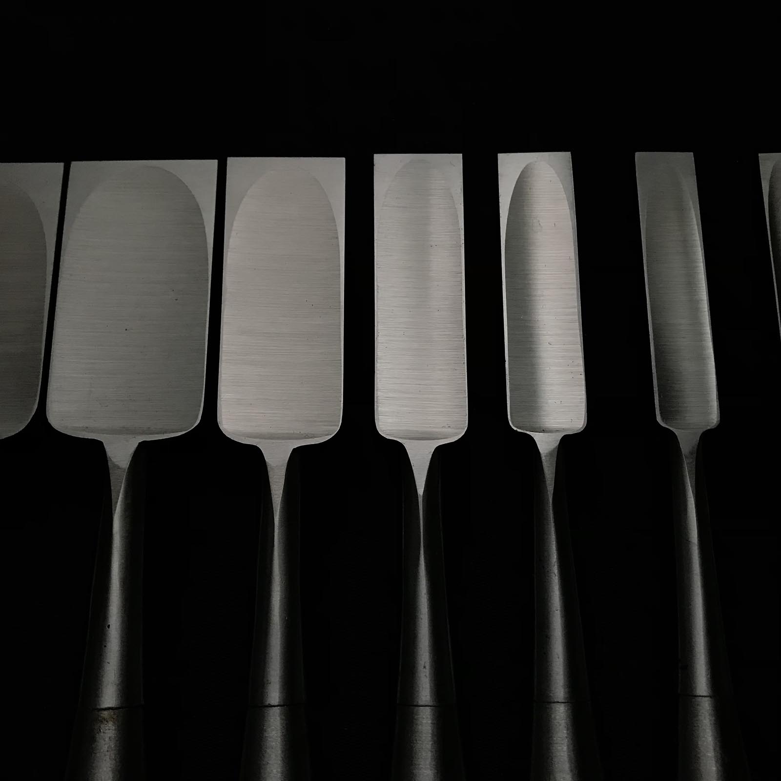 Old stock Toshihiro Bench chisels set by Sukemaru  掘出し物 寿弘 四代助丸問屋銘 碓氷淑郎 追入組鑿 桐箱付 Oirenomi