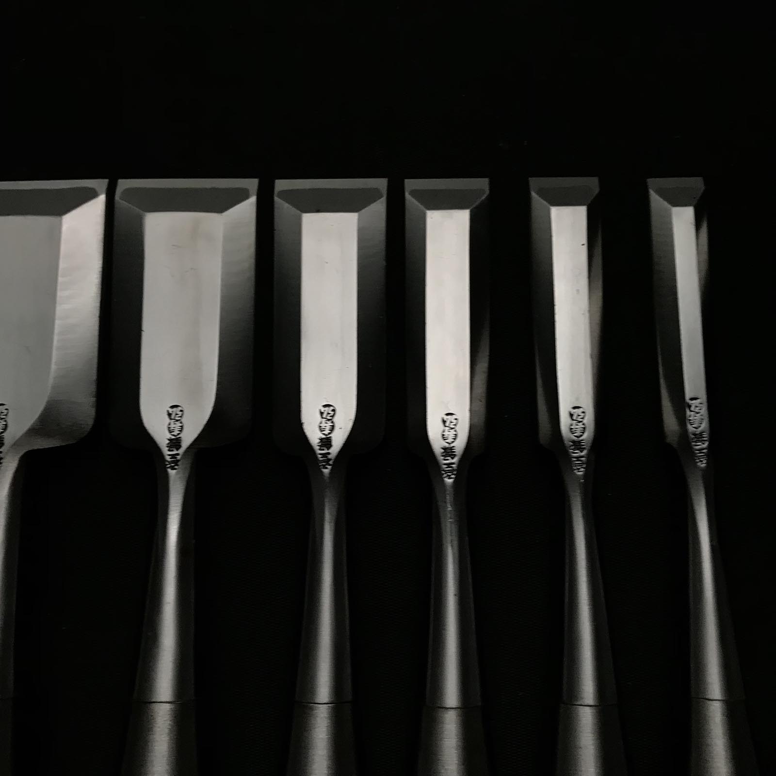 Old stock Toshihiro Bench chisels set by Sukemaru  掘出し物 寿弘 四代助丸問屋銘 碓氷淑郎 追入組鑿 桐箱付 Oirenomi