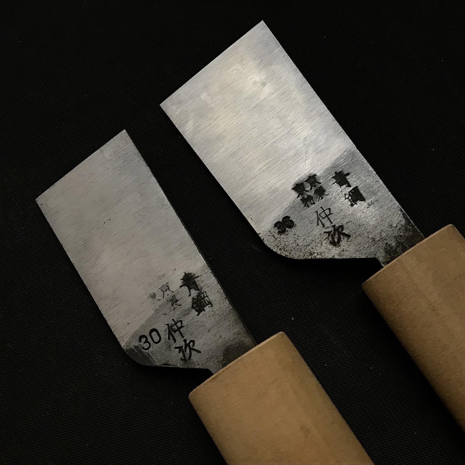 Old stock Nakaji Hand Made Leather tools with blue steel  掘出し物 仲次 革包丁 青紙鋼 30,36mm