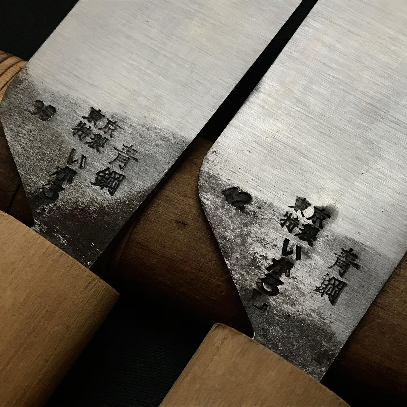 Old stock Igarashi Hand Made Leather tools with blue steel  掘出し物  いがらし 革包丁 青紙鋼 42,36mm