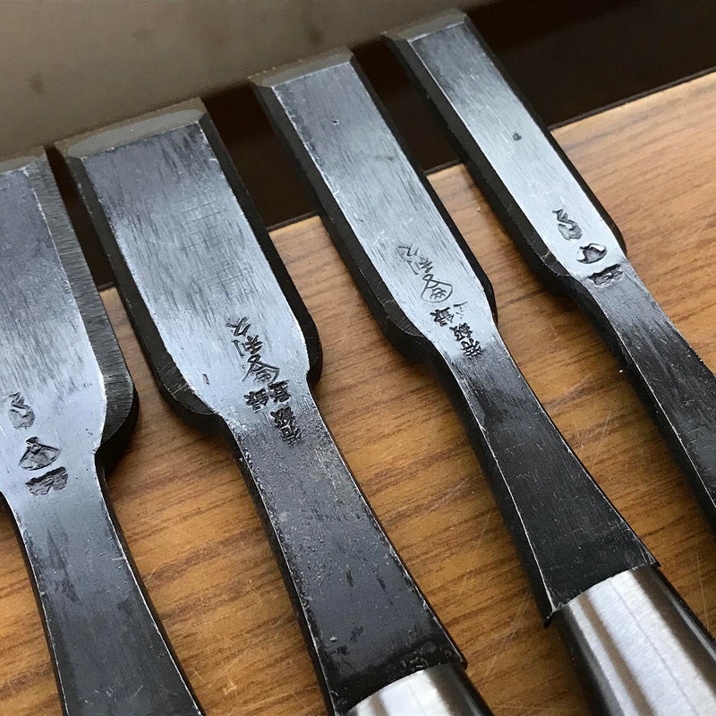 Old stock Toshihisa Hiramachi type Bench chisels   掘出し物 利久 平待追入鑿  Hiramachi-nomi