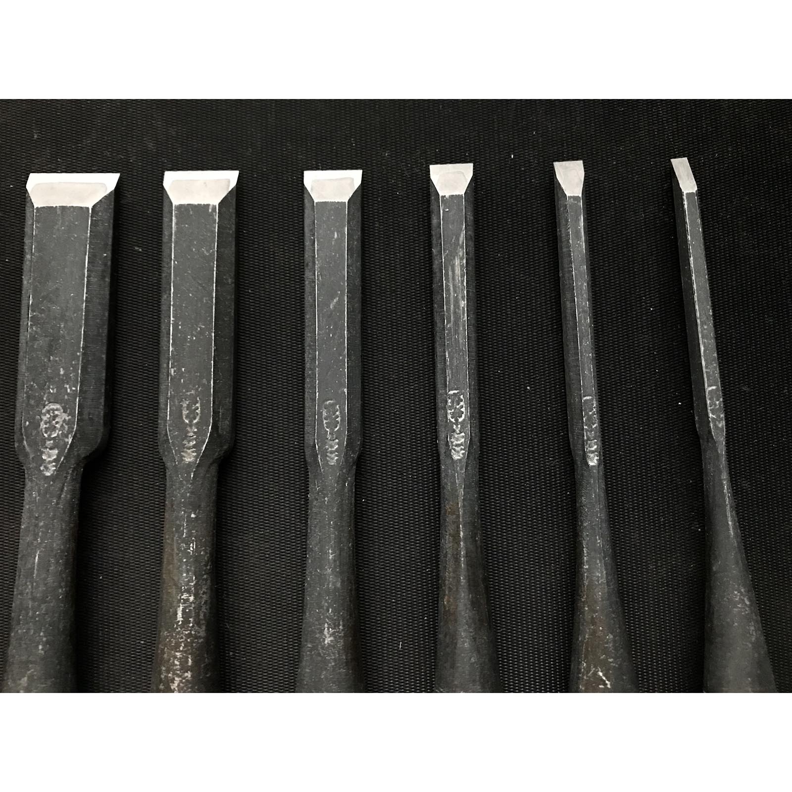 オールドストック 山廣初期作品の卓上ノミセット 岡山猛作 追入10本組鑿 山弘 三分長柄 オイレノミ