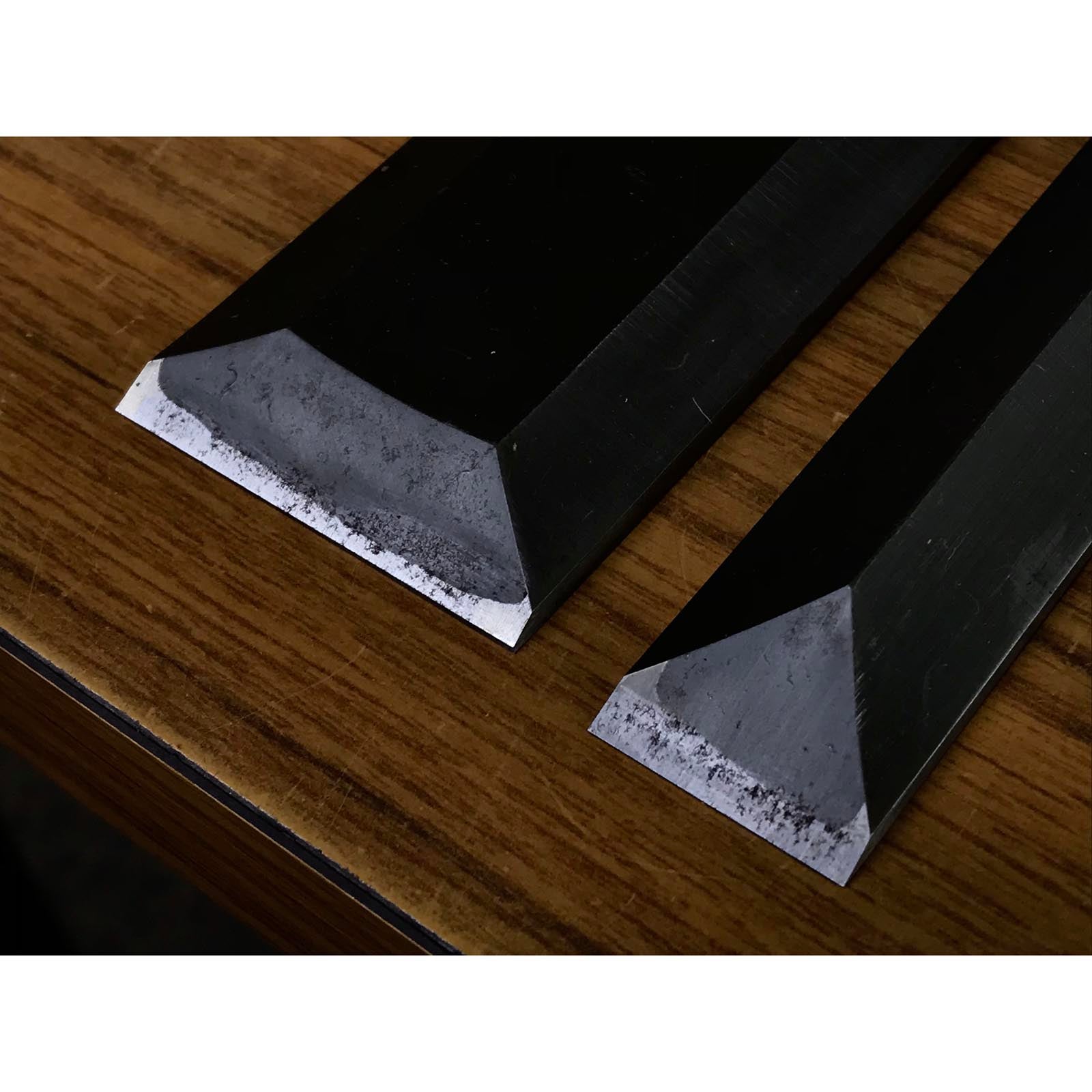 Old stock Kanemitsu Special made Slick Chisels set 掘出し物 兼光特製 龍虎彫 本突き組鑿 朱丹柄 48,24mm Ootsuki-nomi, Hontsuki-Nomi