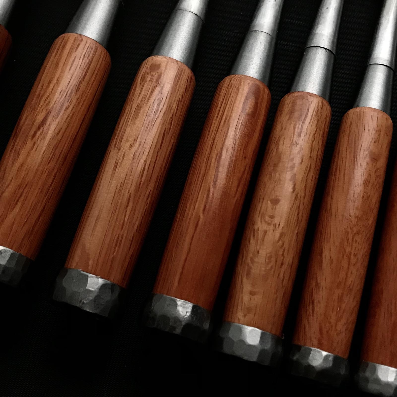 Old stock #2 Toshihiro Bench chisels set by Sukemaru 掘出し物 寿弘 四代助丸問屋銘 碓氷淑郎 磨き仕上追入組鑿 桐箱付 Oirenomi