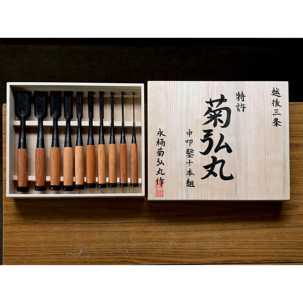 Kikuhiromaru Shorter Timber Chisels set （Chu-Tatakinomi）with wooden box  菊弘丸 中叩組鑿 桐箱付 赤樫柄
